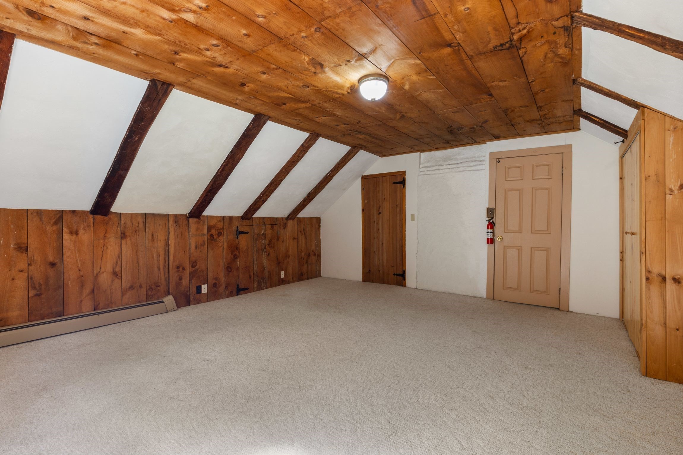 609 Oxford St S Property Photo 24