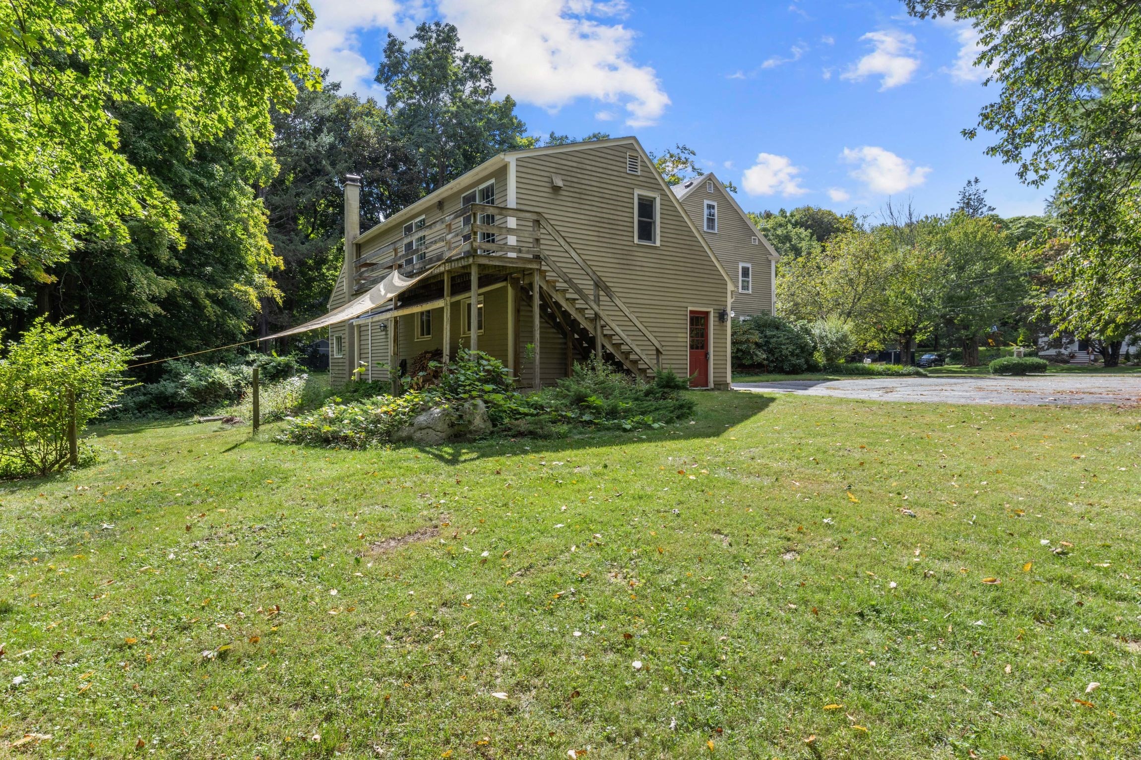 609 Oxford St S Property Photo 39