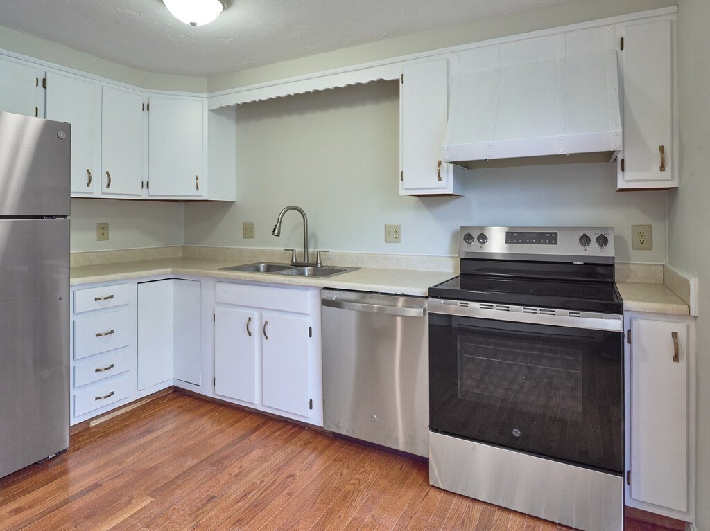 270 Sunderland Rd # 40 Property Photo 4