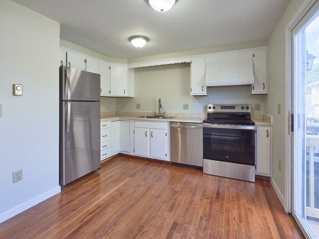 270 Sunderland Rd # 40 Property Photo 5