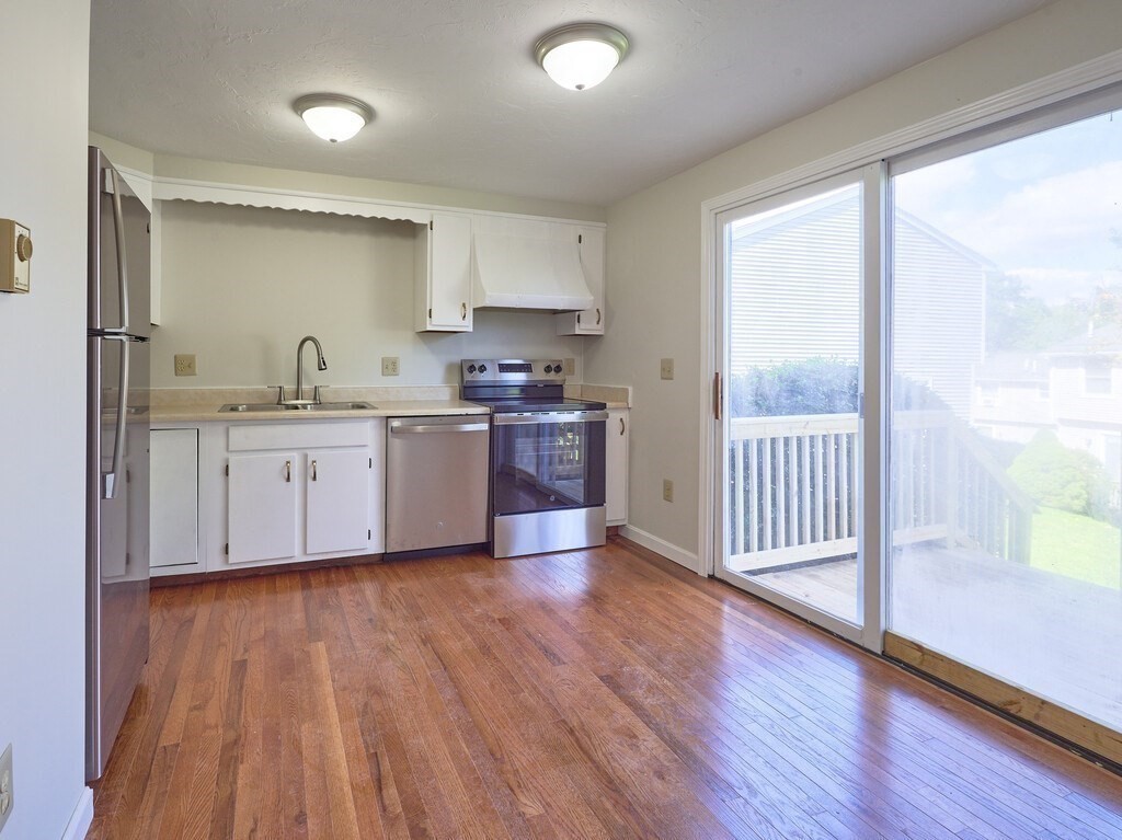 270 Sunderland Rd # 40 Property Photo 6