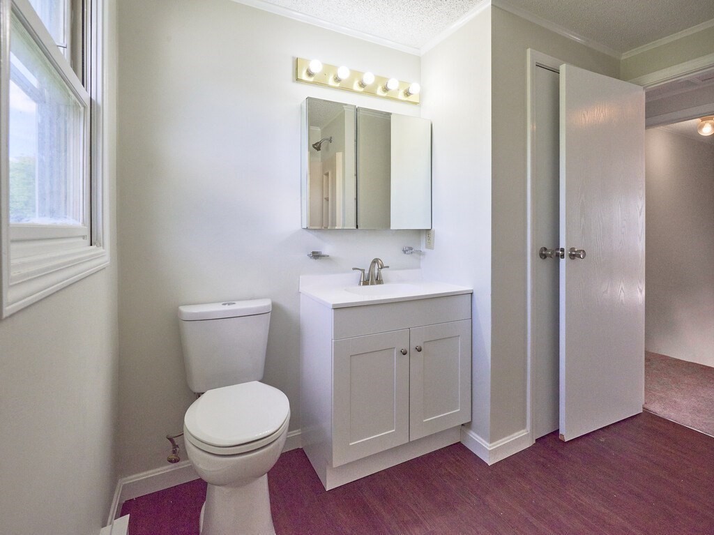 270 Sunderland Rd # 40 Property Photo 12