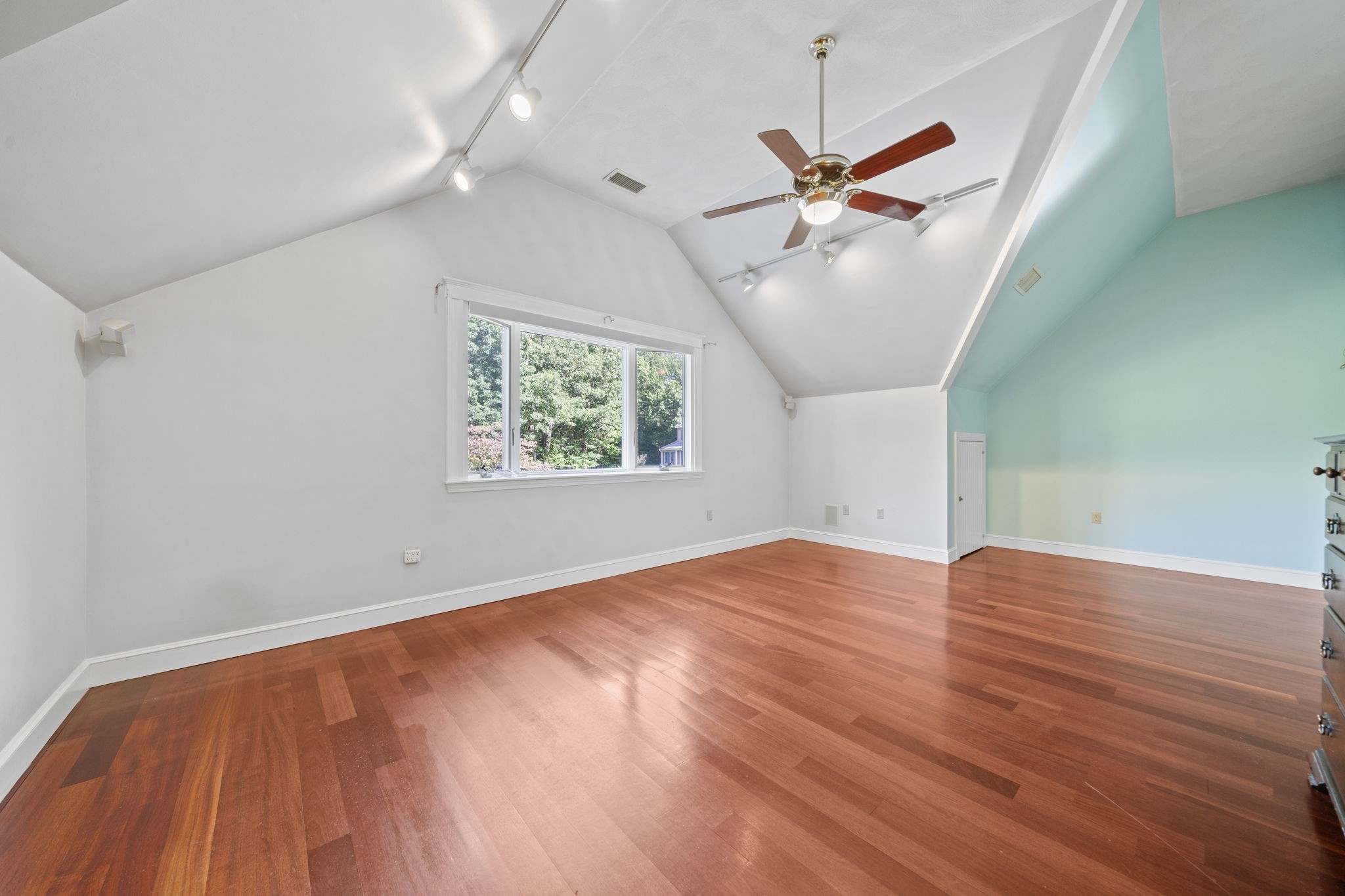 10 Cottonwood Court Property Photo 14