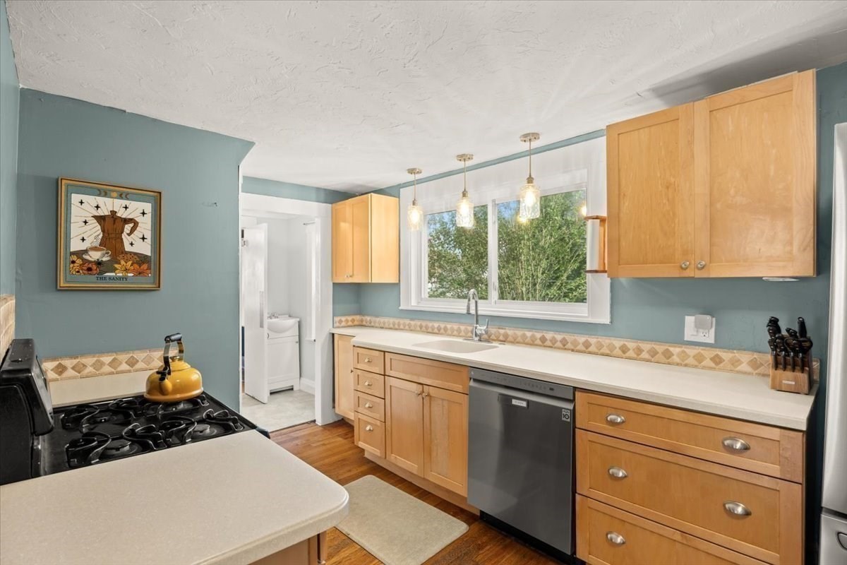 24 School Street Property Photo 14