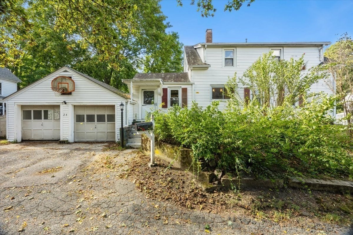 24 School Street Property Photo 34