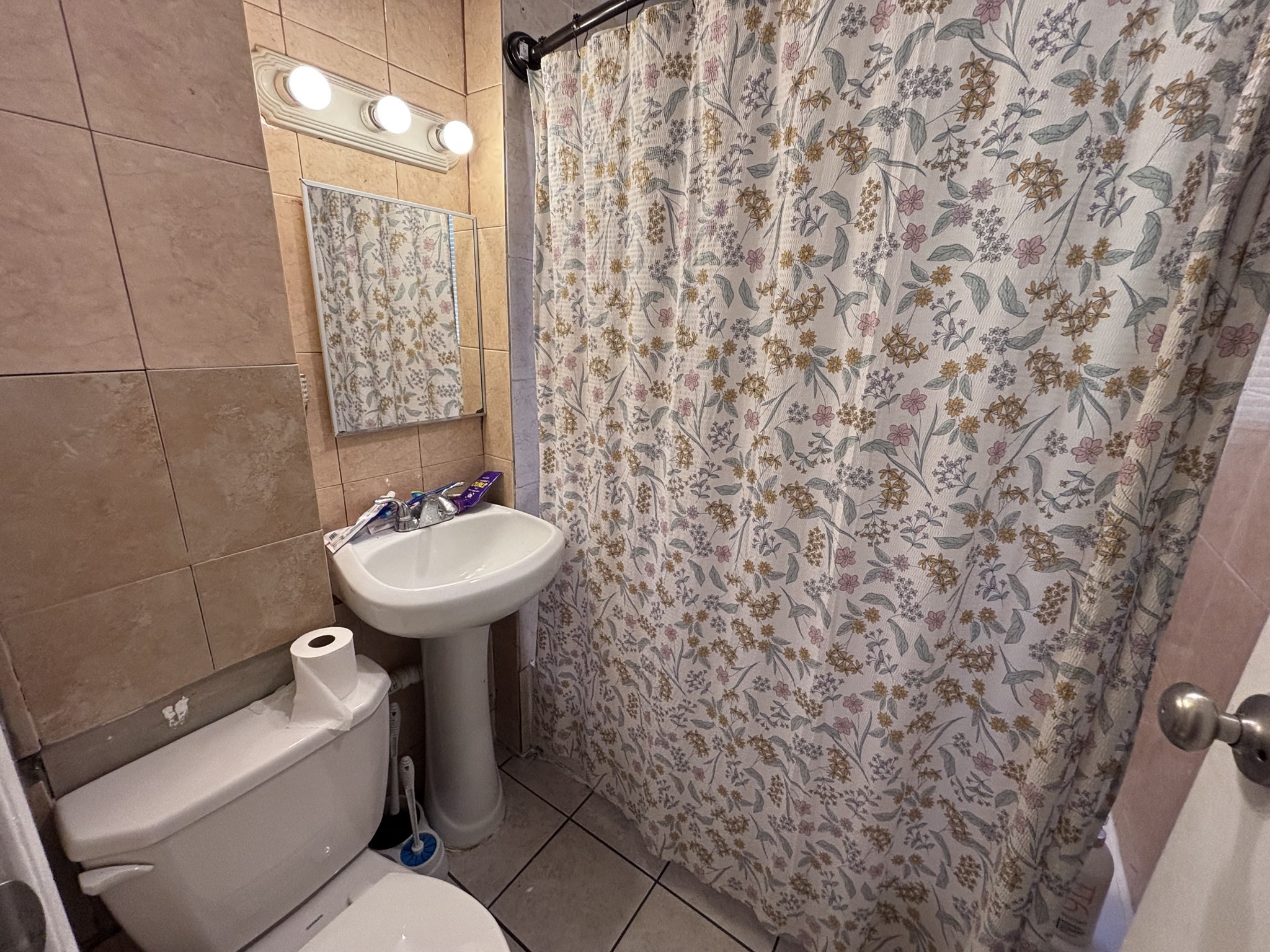 51 Thornton St # 2 Property Photo 8
