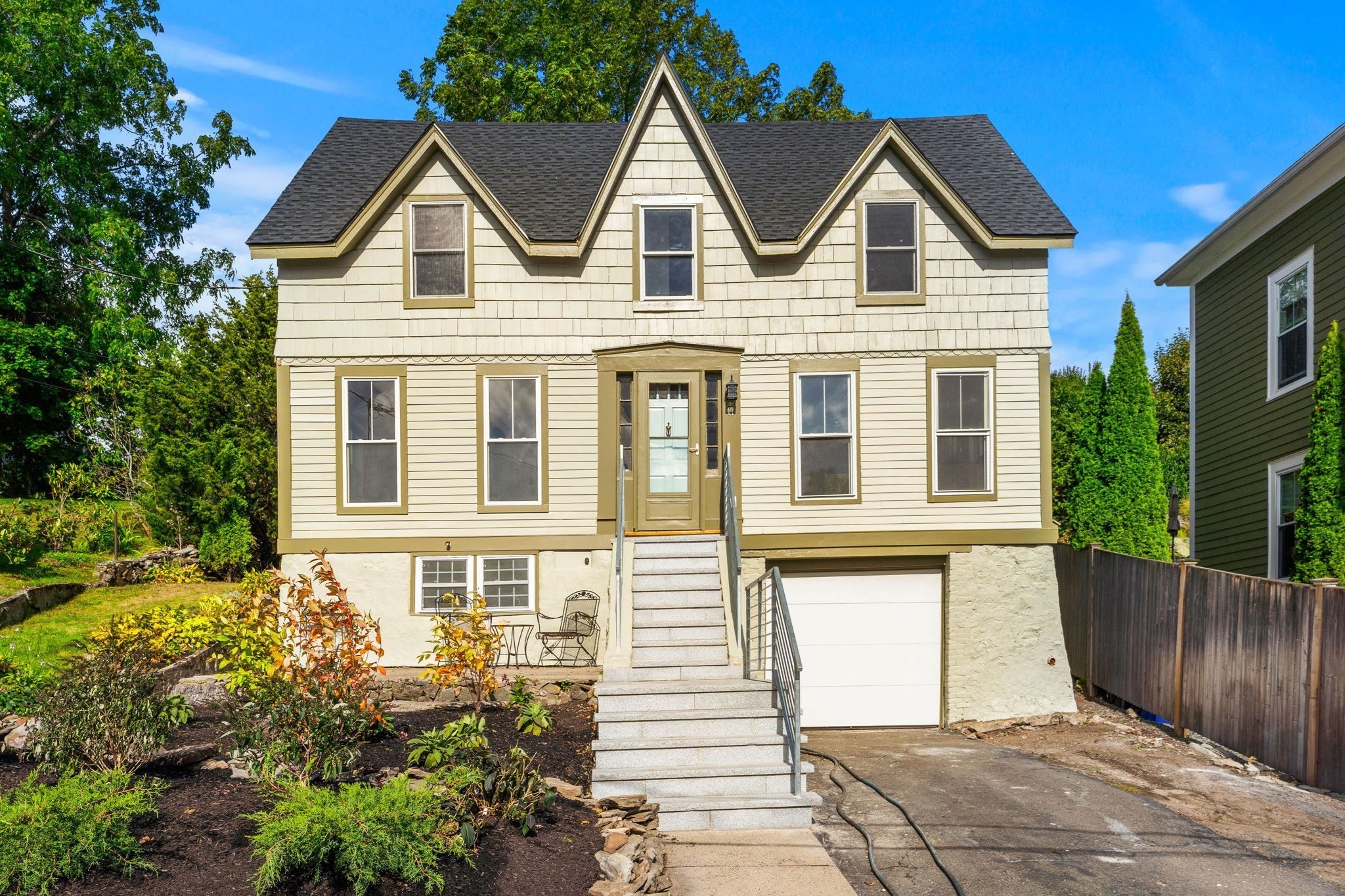17 Cottage Street Property Photo 1