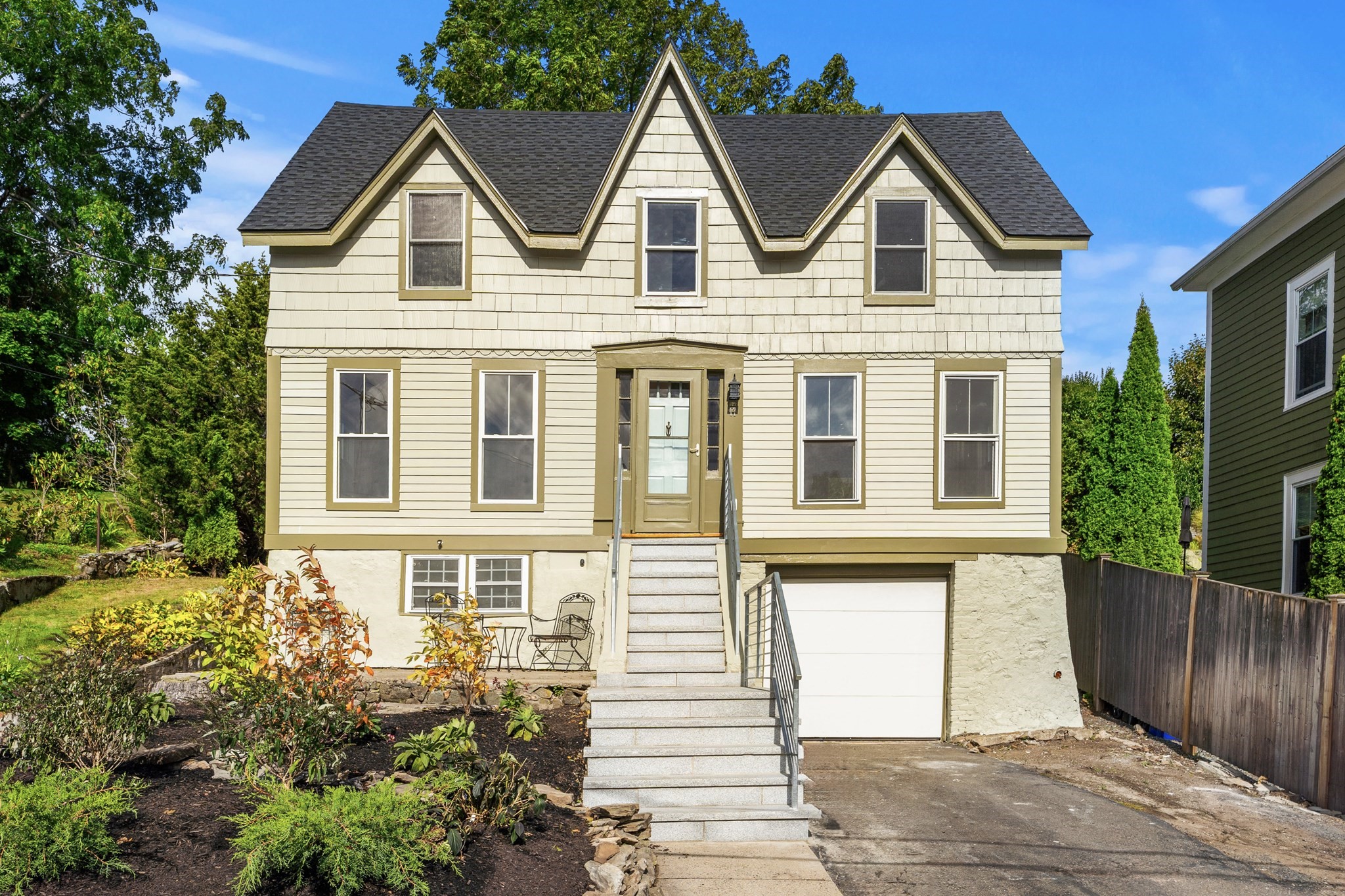 17 Cottage Street Property Photo 1
