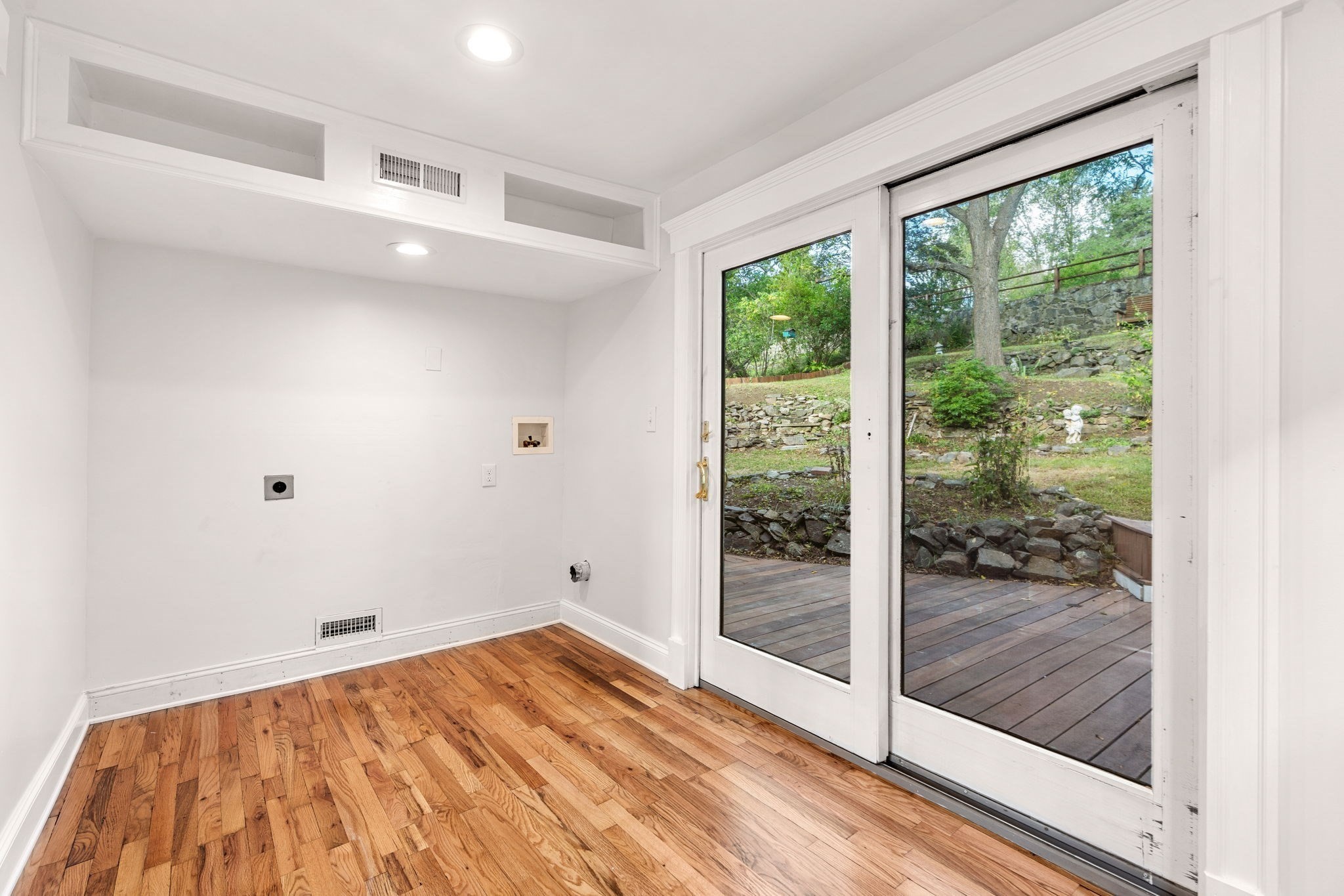 17 Cottage Street Property Photo 11