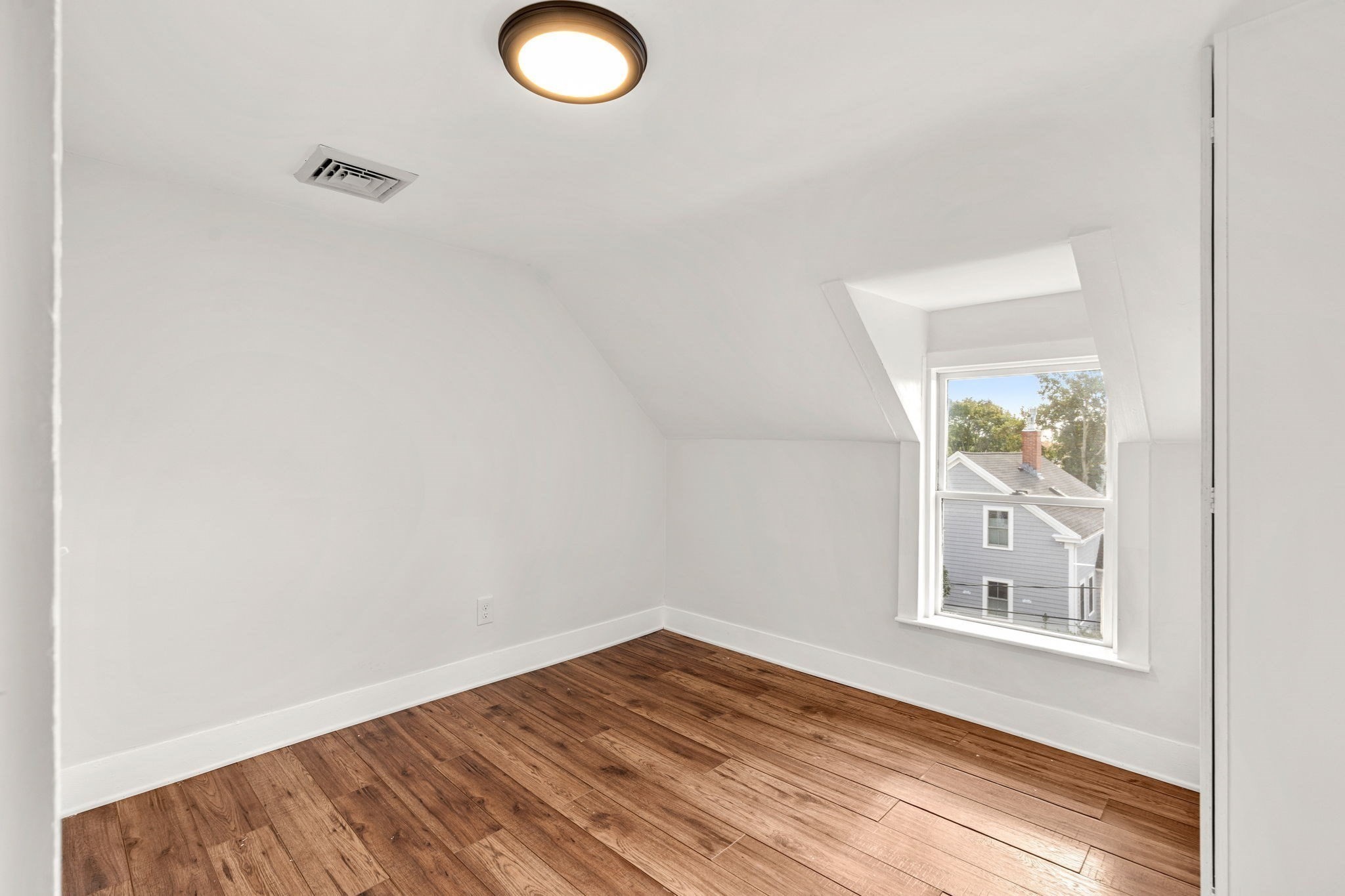 17 Cottage Street Property Photo 21