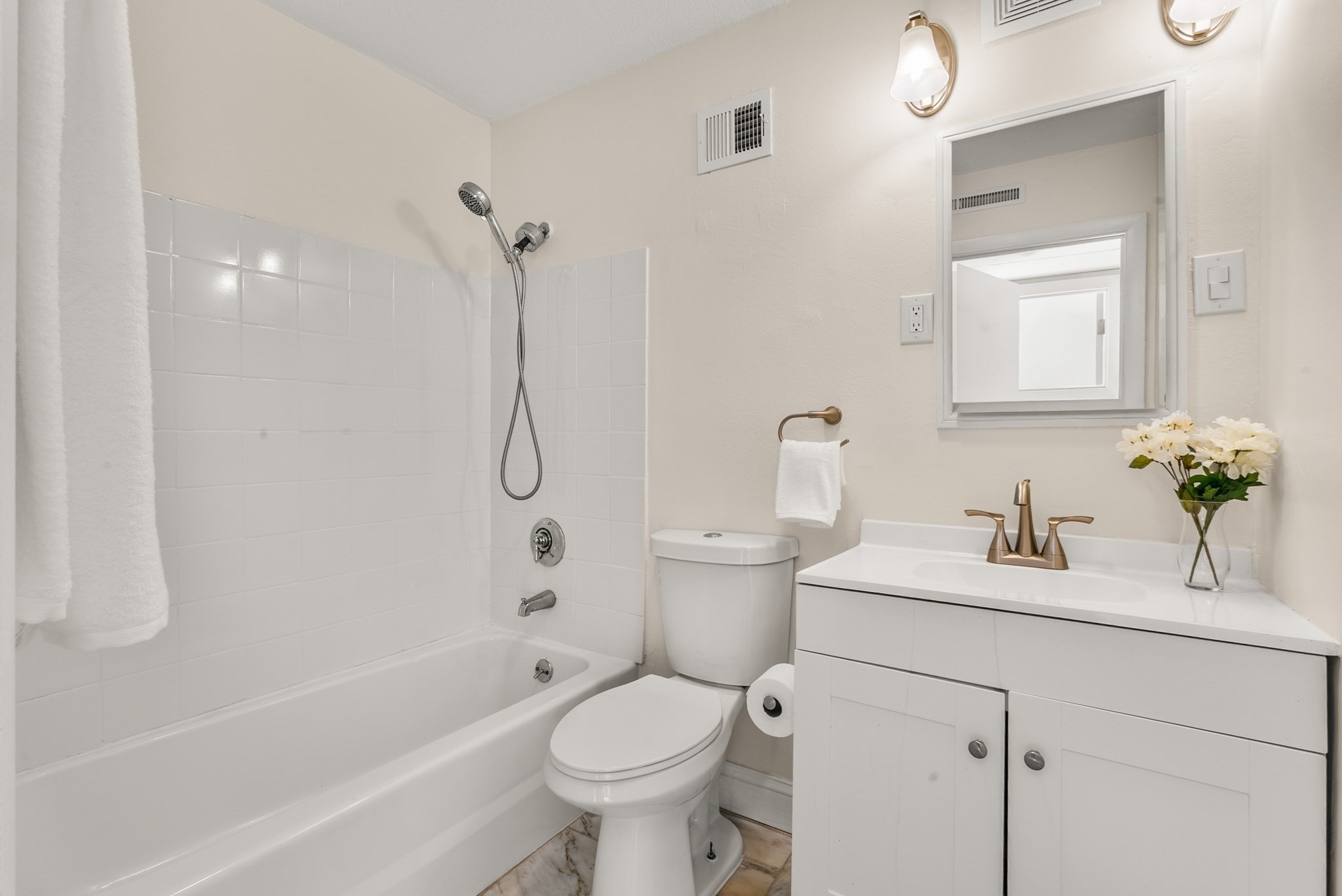 75 Colonel Bell Dr # 12 Property Photo 3