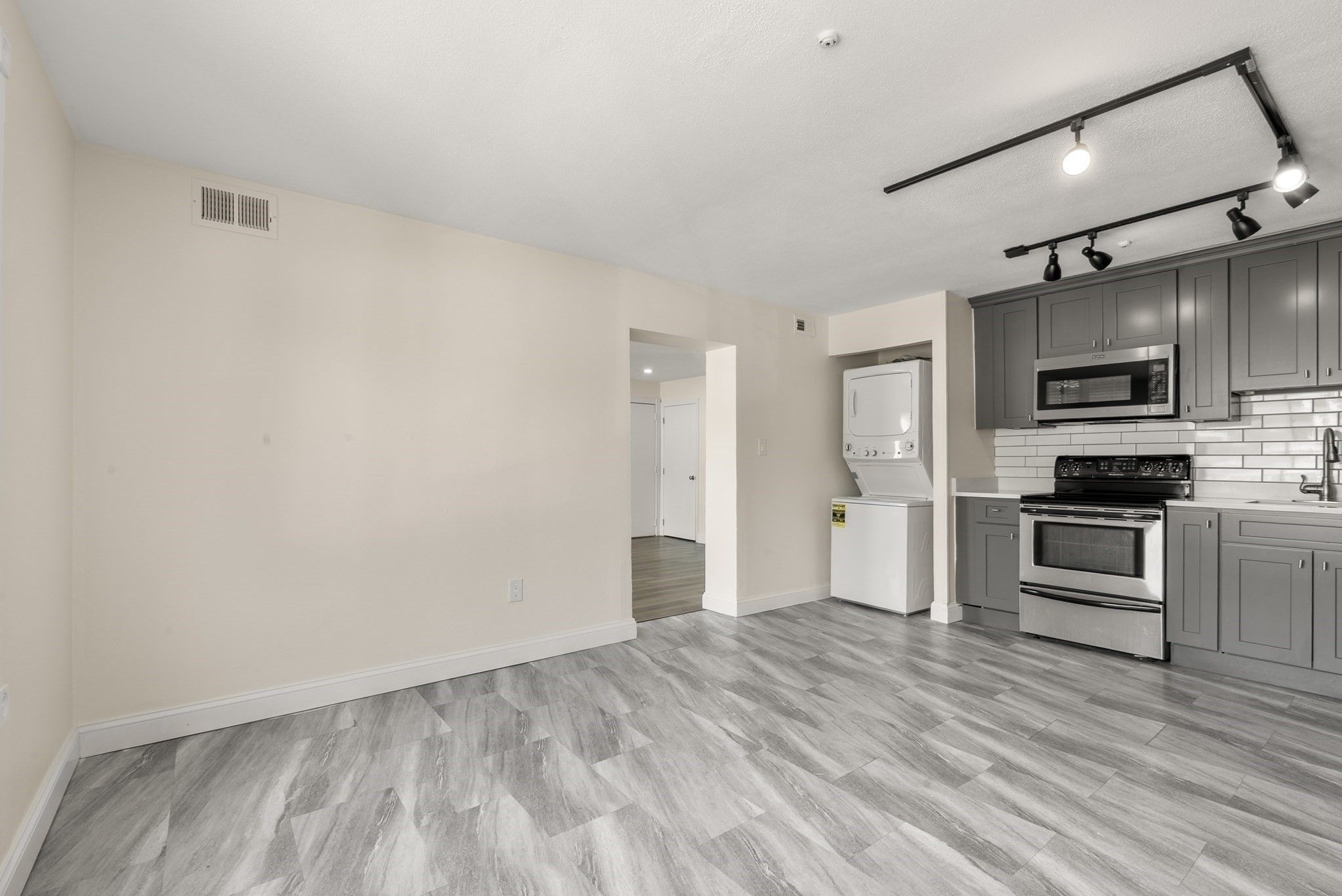 75 Colonel Bell Dr # 12 Property Photo 8