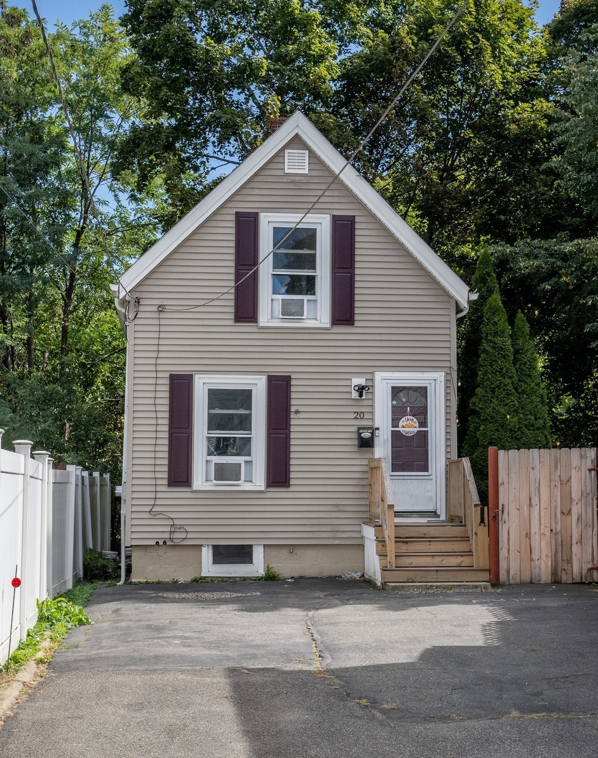 20 Ames St Property Photo 1