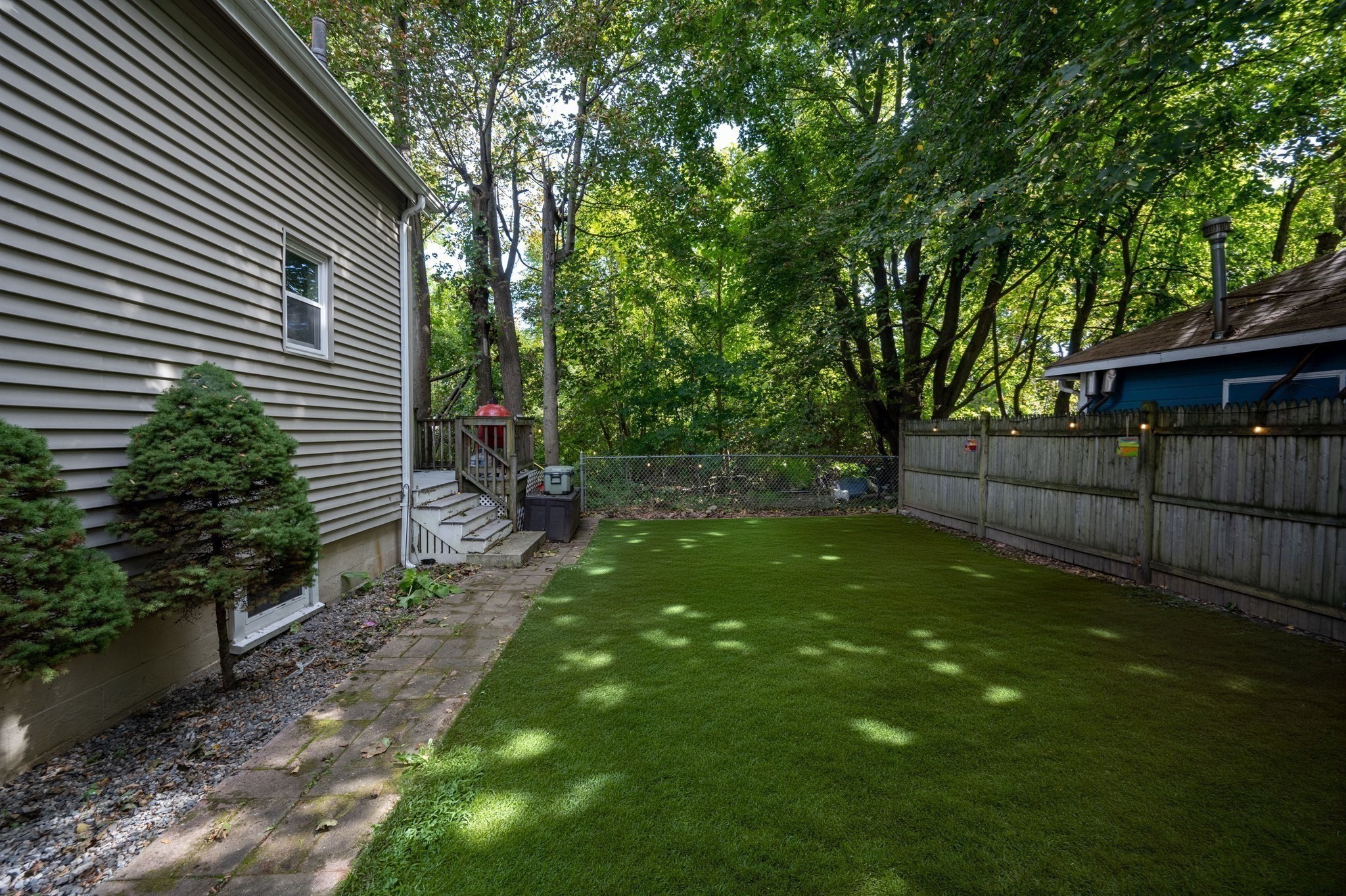 20 Ames St Property Photo 4