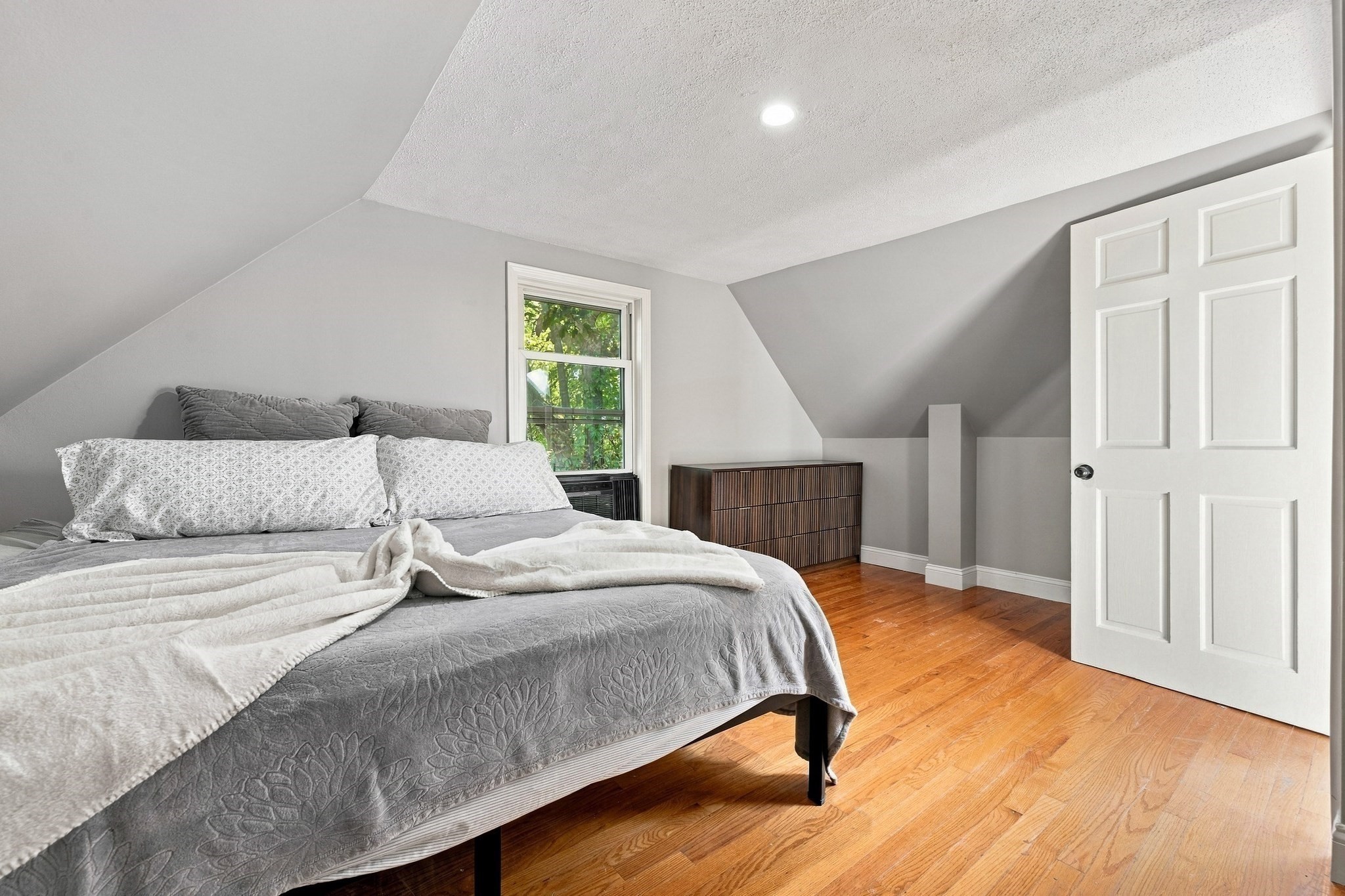 20 Ames St Property Photo 7