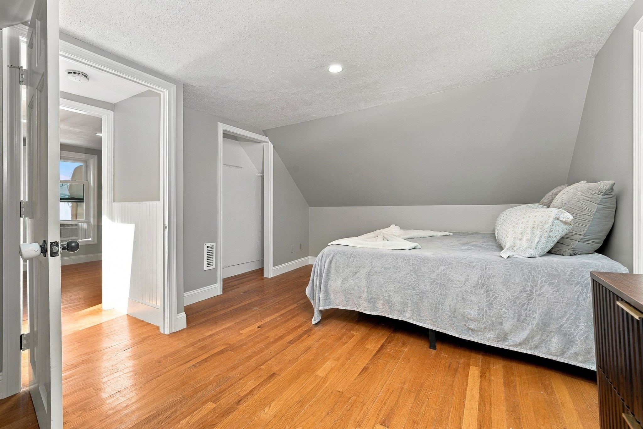 20 Ames St Property Photo 8