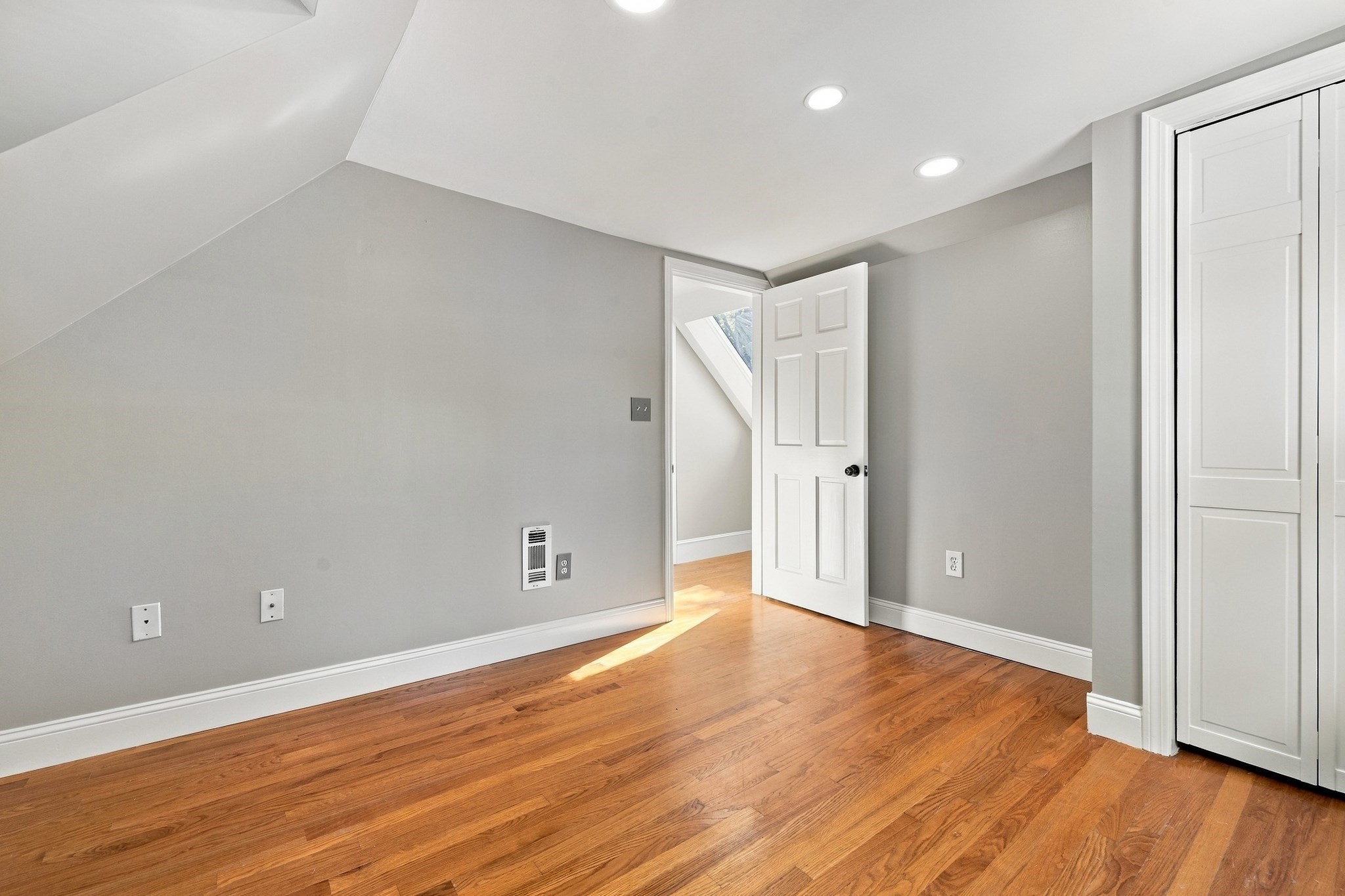 20 Ames St Property Photo 9