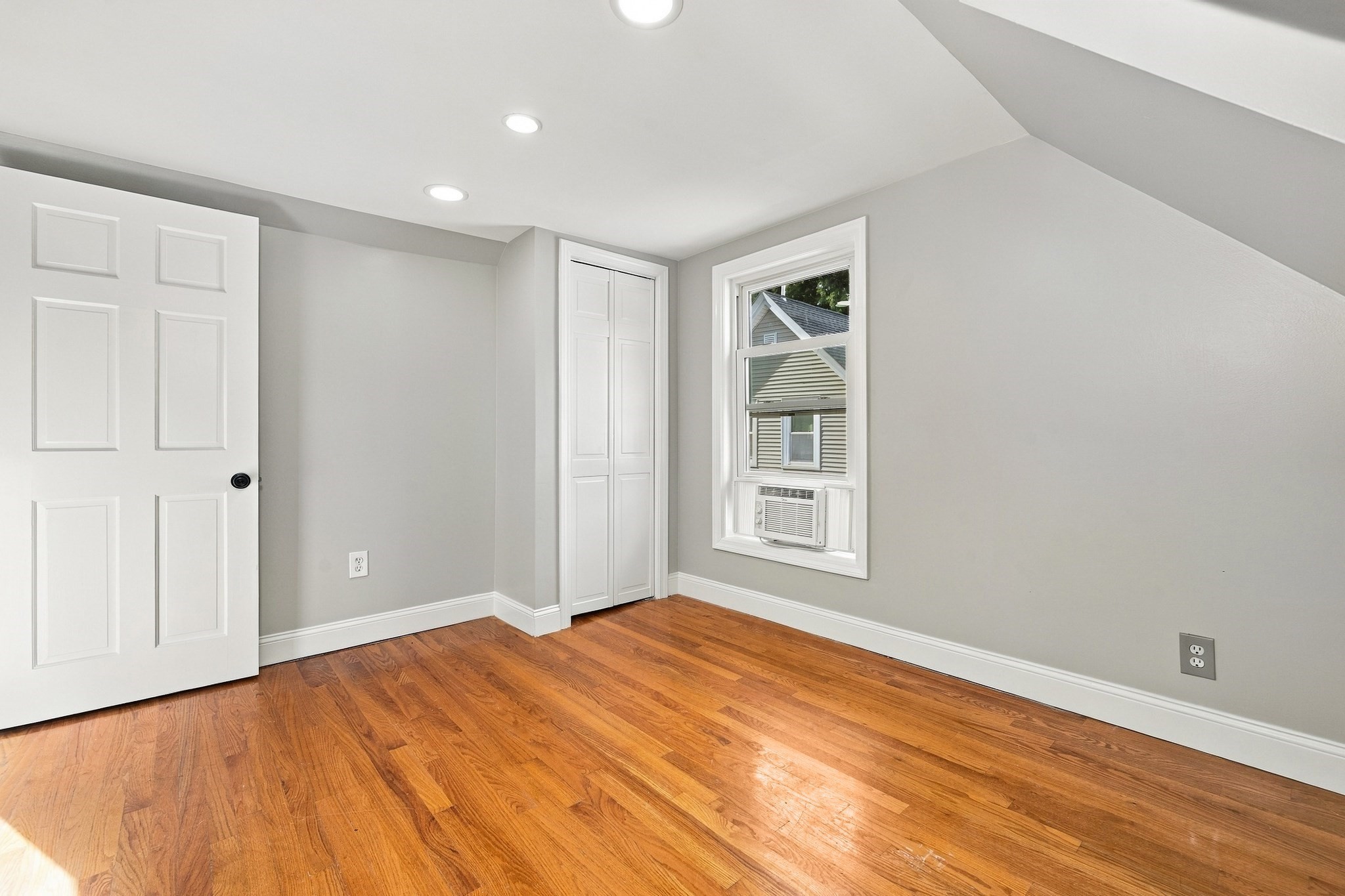 20 Ames St Property Photo 10