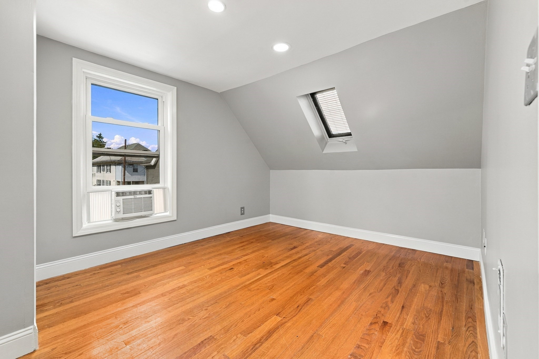 20 Ames St Property Photo 11