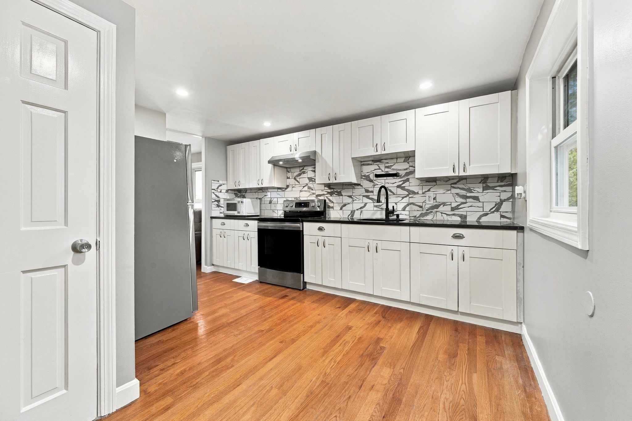 20 Ames St Property Photo 15