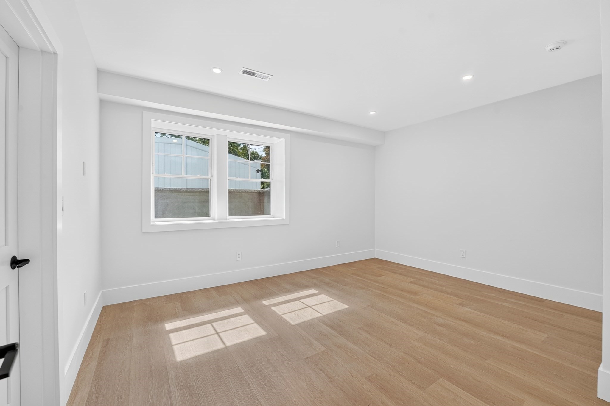 98 Falcon Street Property Photo 30