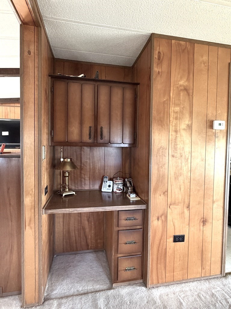 2 Jeffrey Lane Property Photo 15