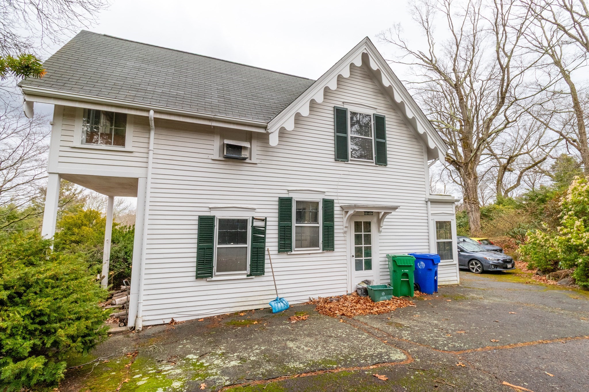 140 Pleasant St Property Photo 6
