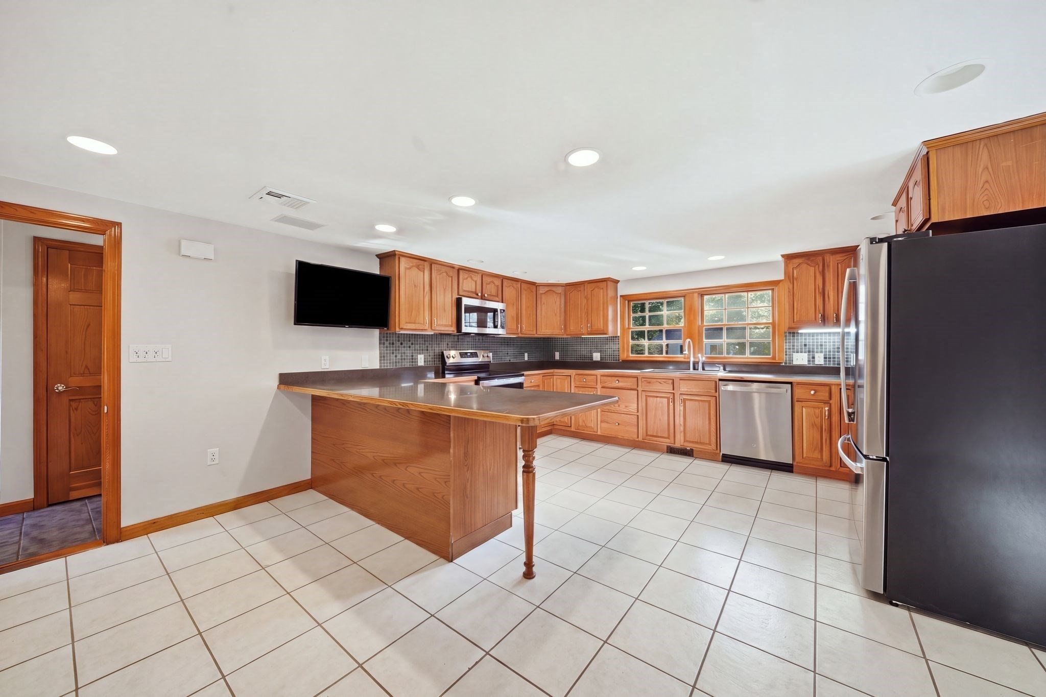 1289 Whipple Rd Property Photo 3
