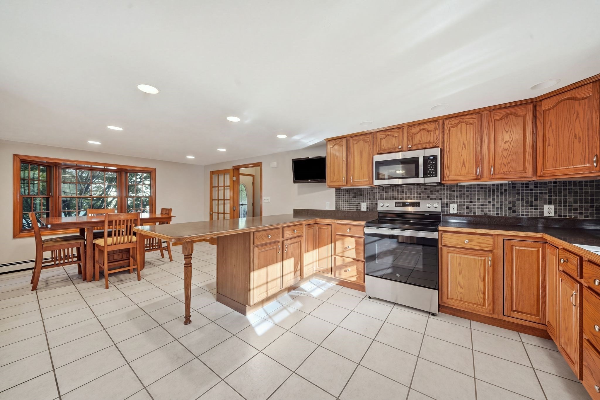 1289 Whipple Rd Property Photo 4