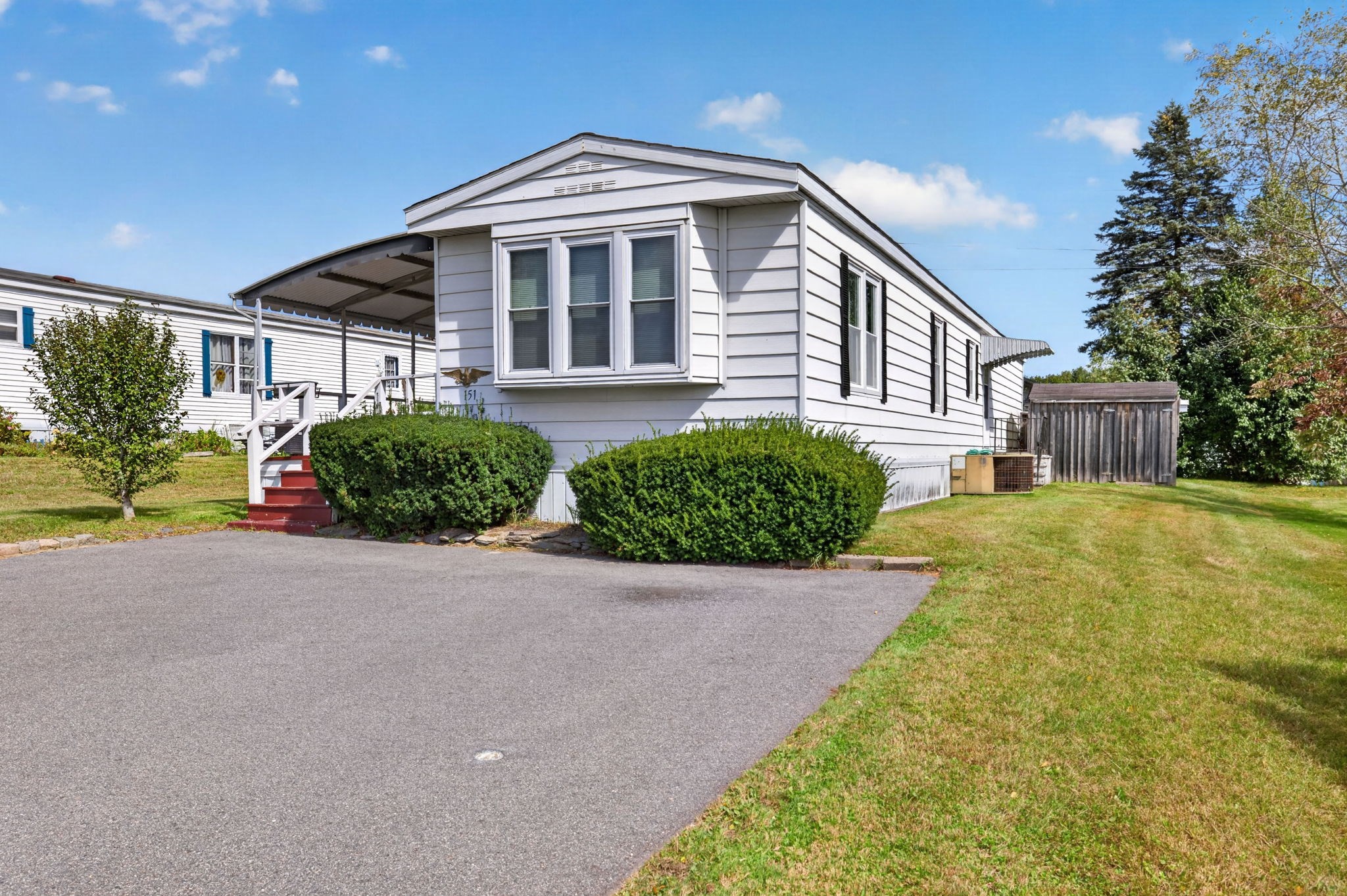 151 Easy St Property Photo 2