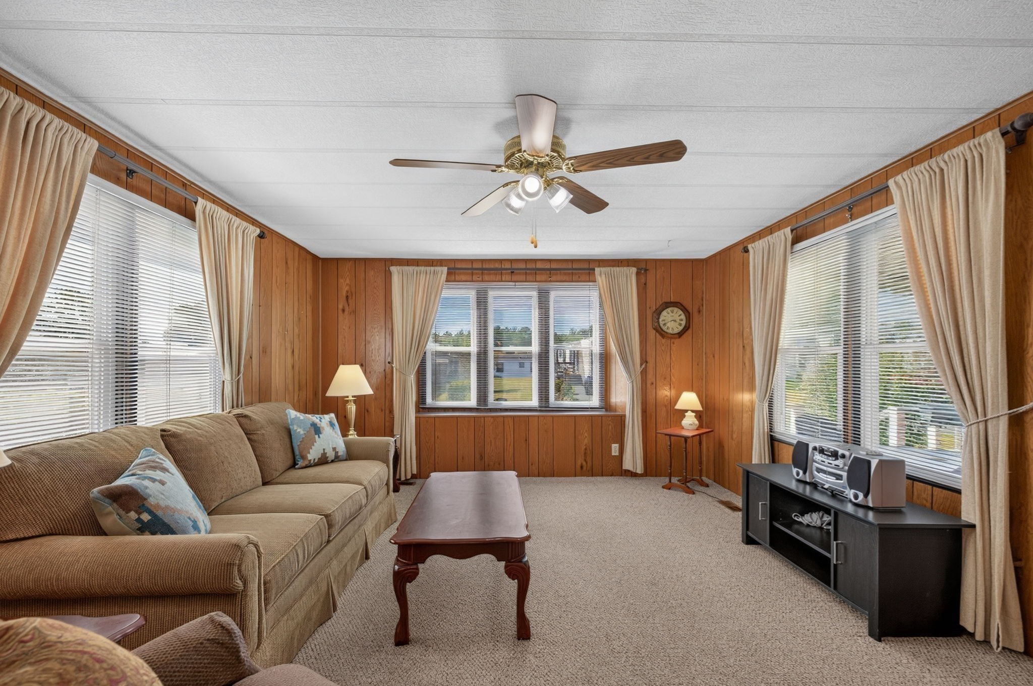 151 Easy St Property Photo 6