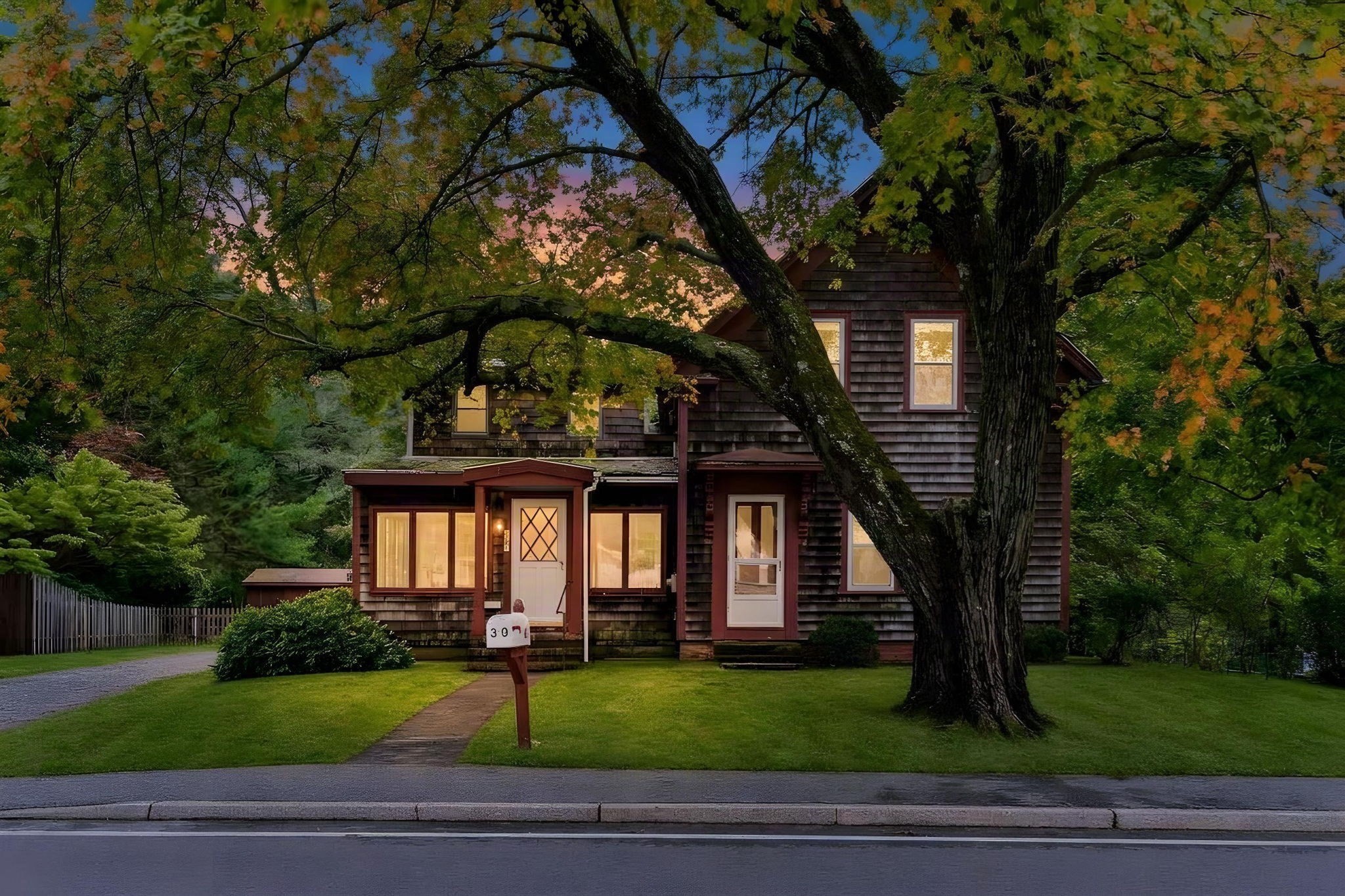 30 Cottage St Property Photo 2