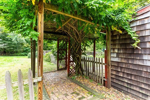 30 Cottage St Property Photo 21