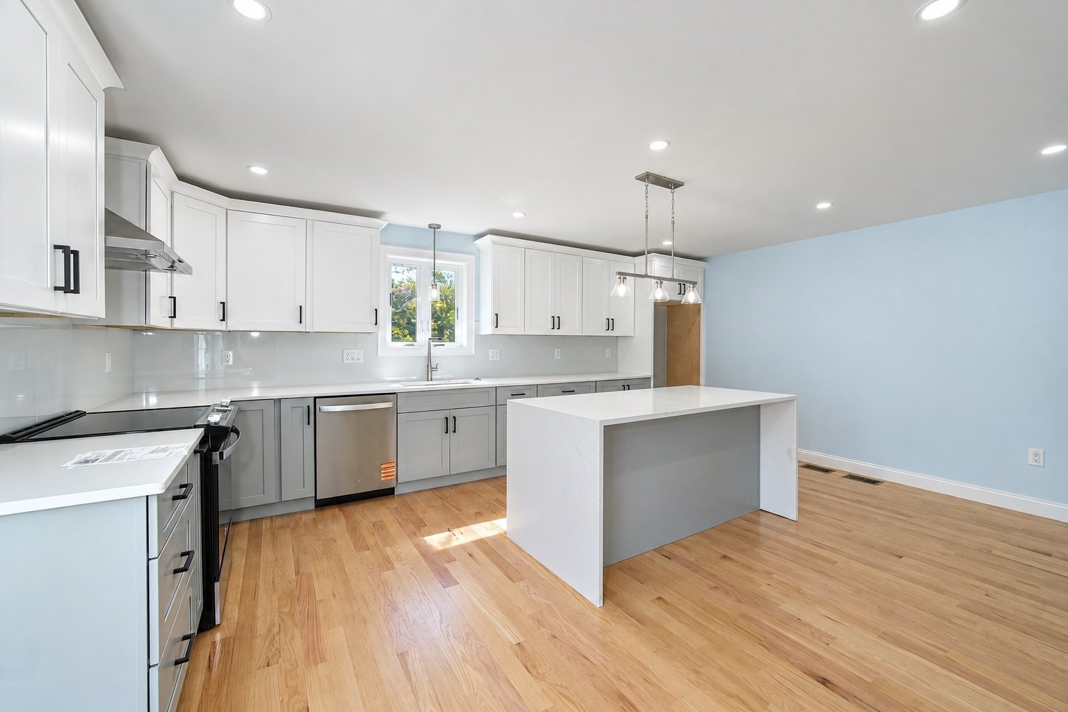 580 Broad St # 2a Property Photo 8