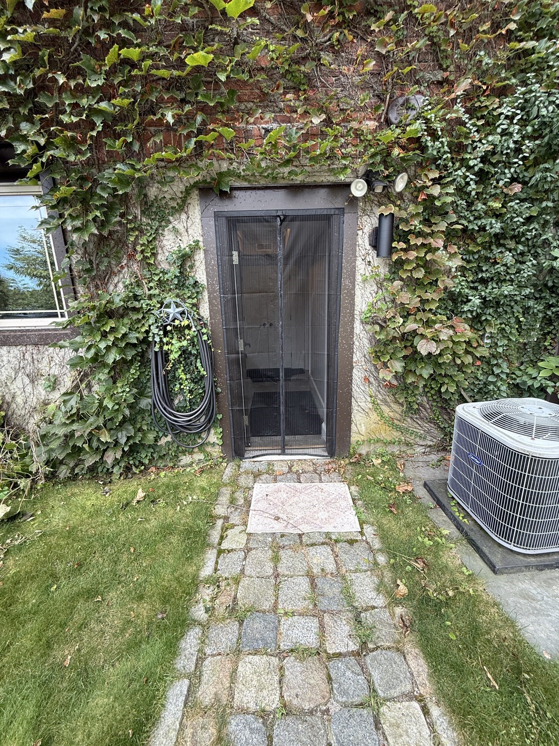 4 Robin Hood Road # 1 Property Photo 1