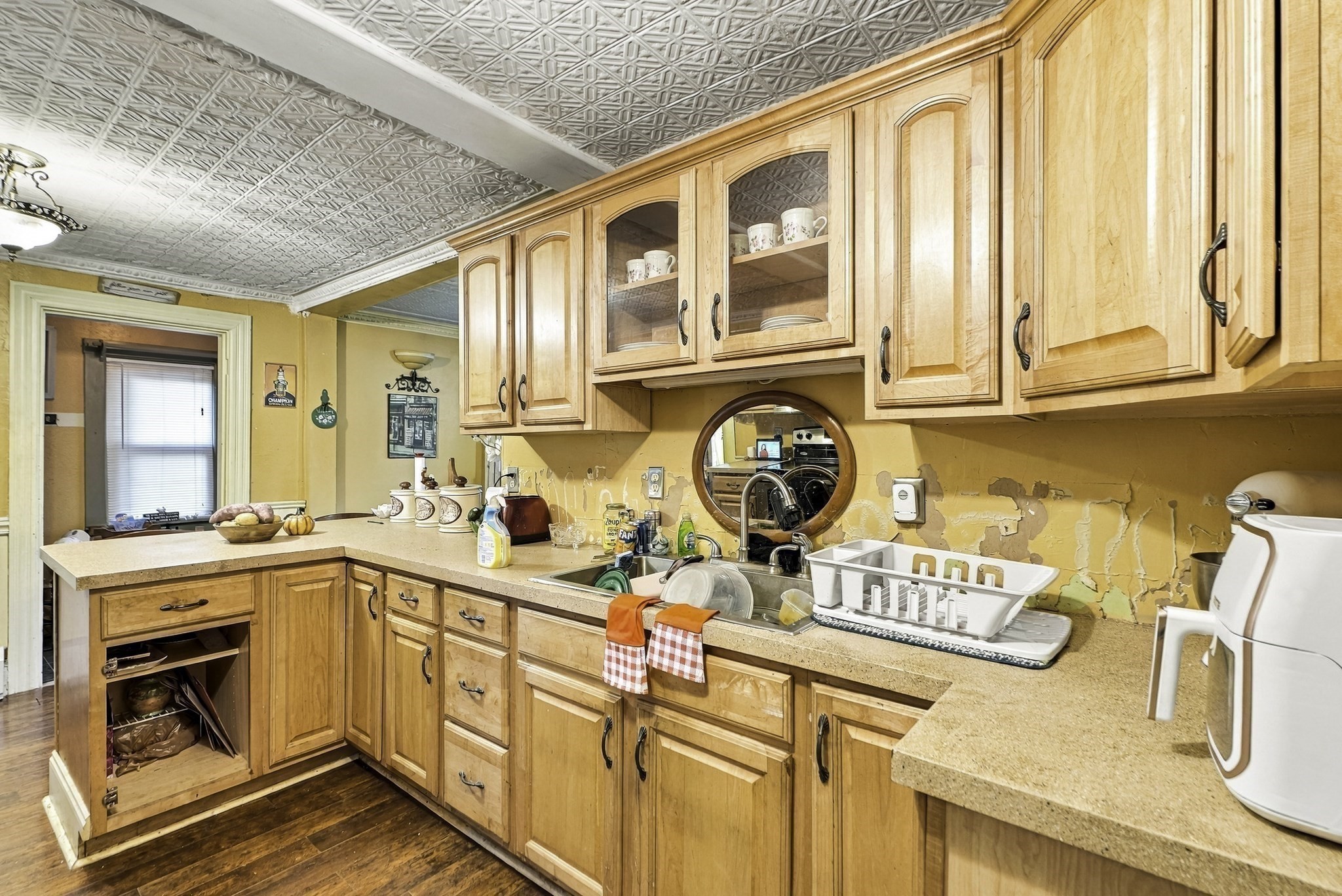 52 Central St Property Photo 14
