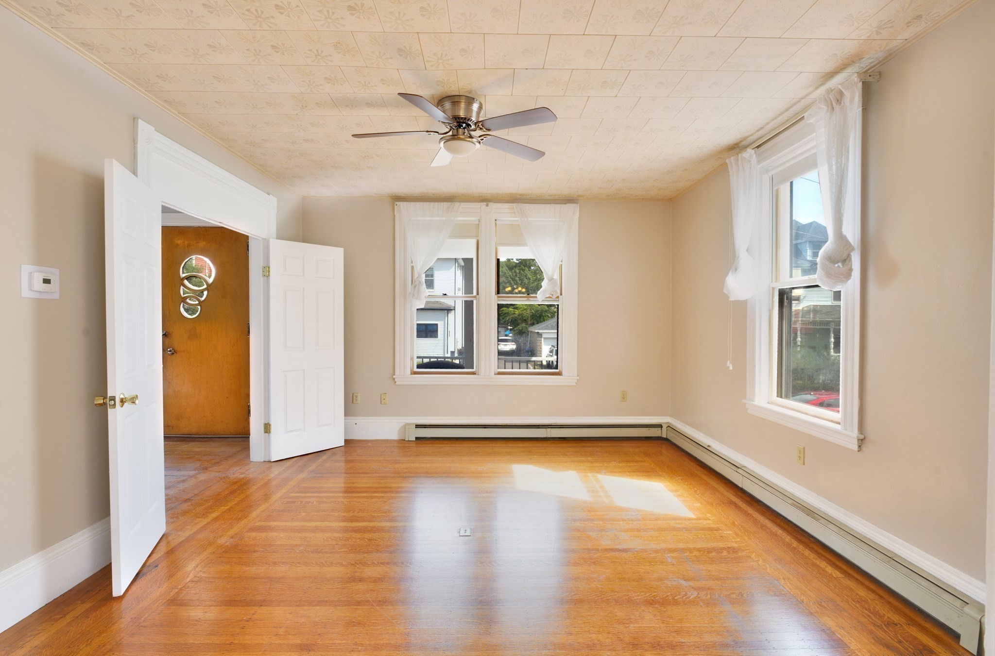 82 Hawthorne St Property Photo 3