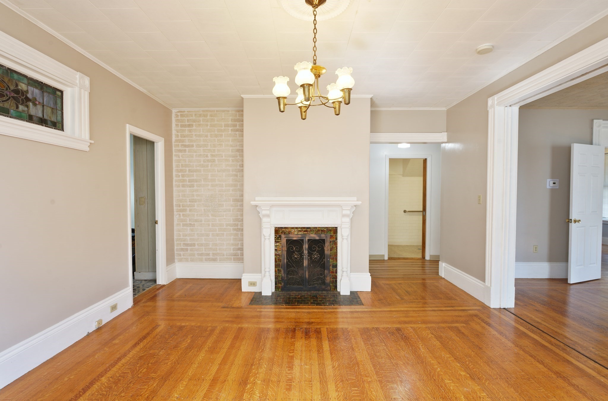 82 Hawthorne St Property Photo 4