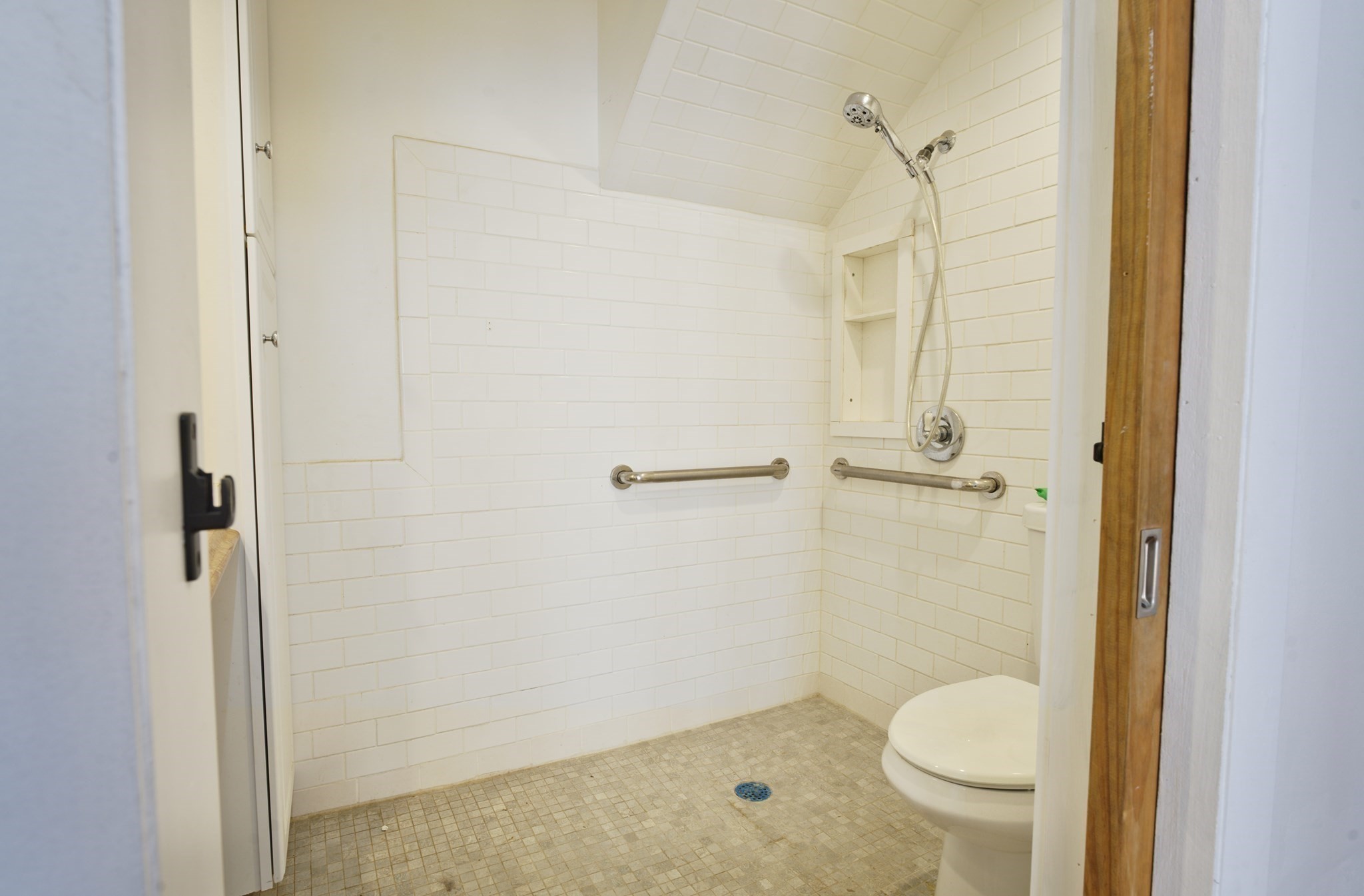 82 Hawthorne St Property Photo 7