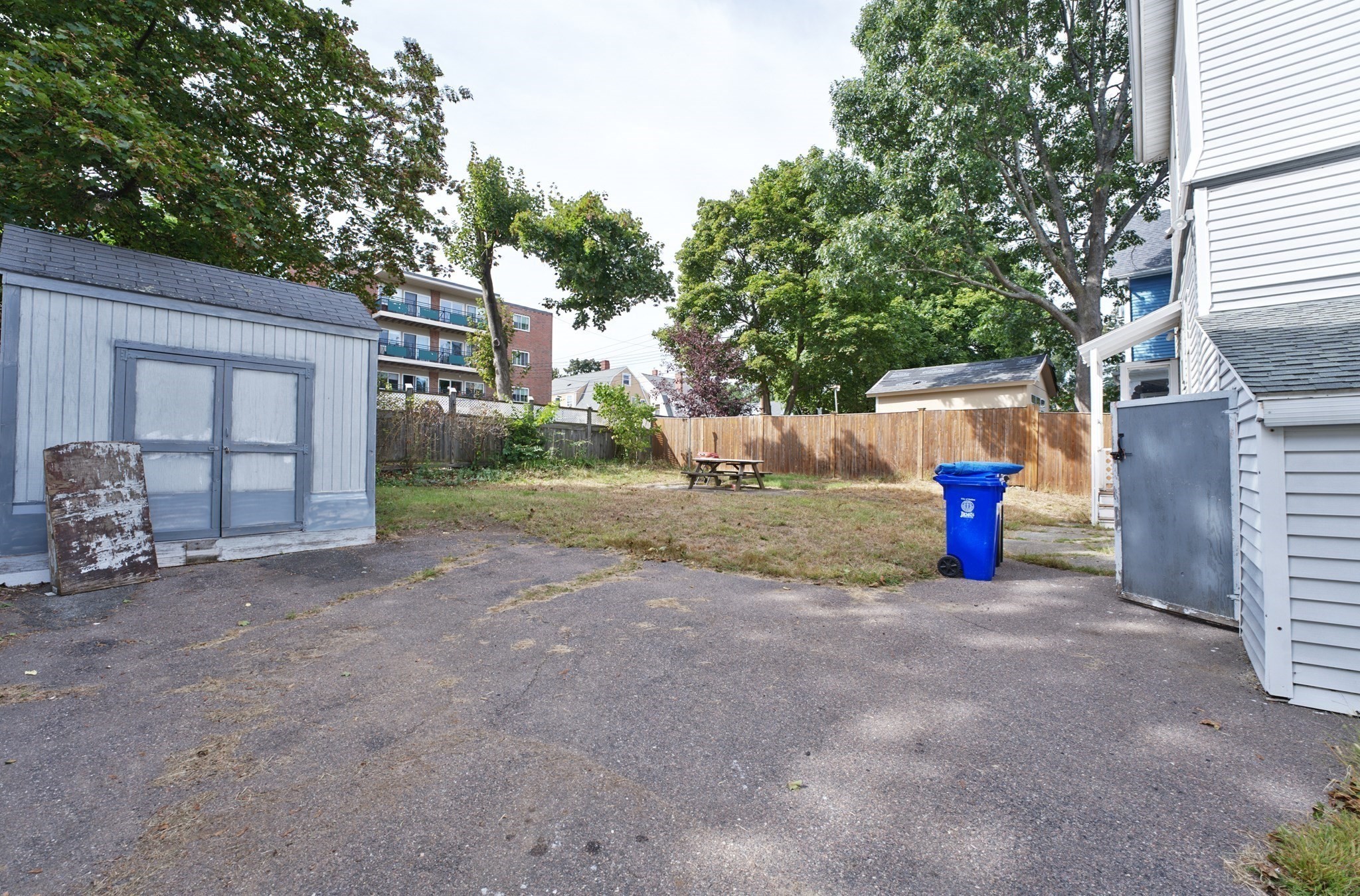 82 Hawthorne St Property Photo 16