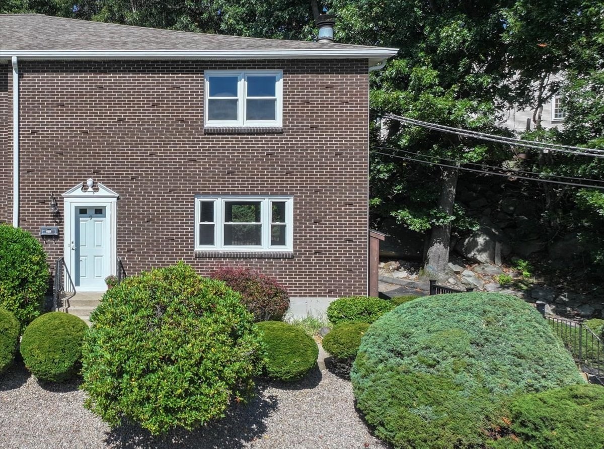 46 Tinson Rd # 9 Property Photo 2