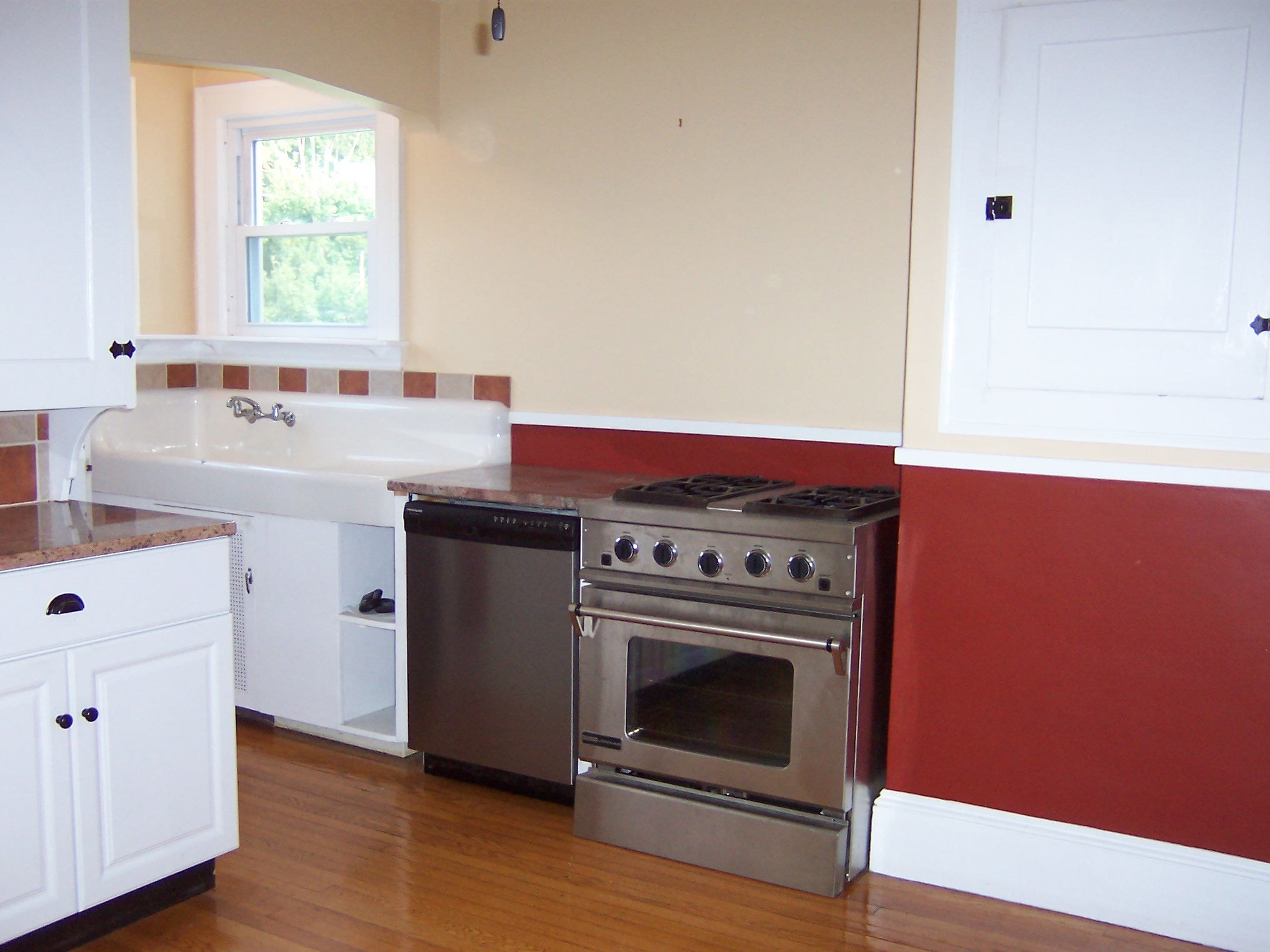 221 Main St # A Property Photo 3