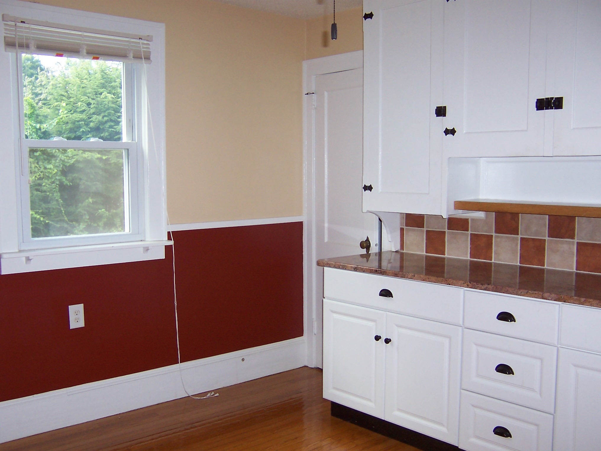 221 Main St # A Property Photo 4