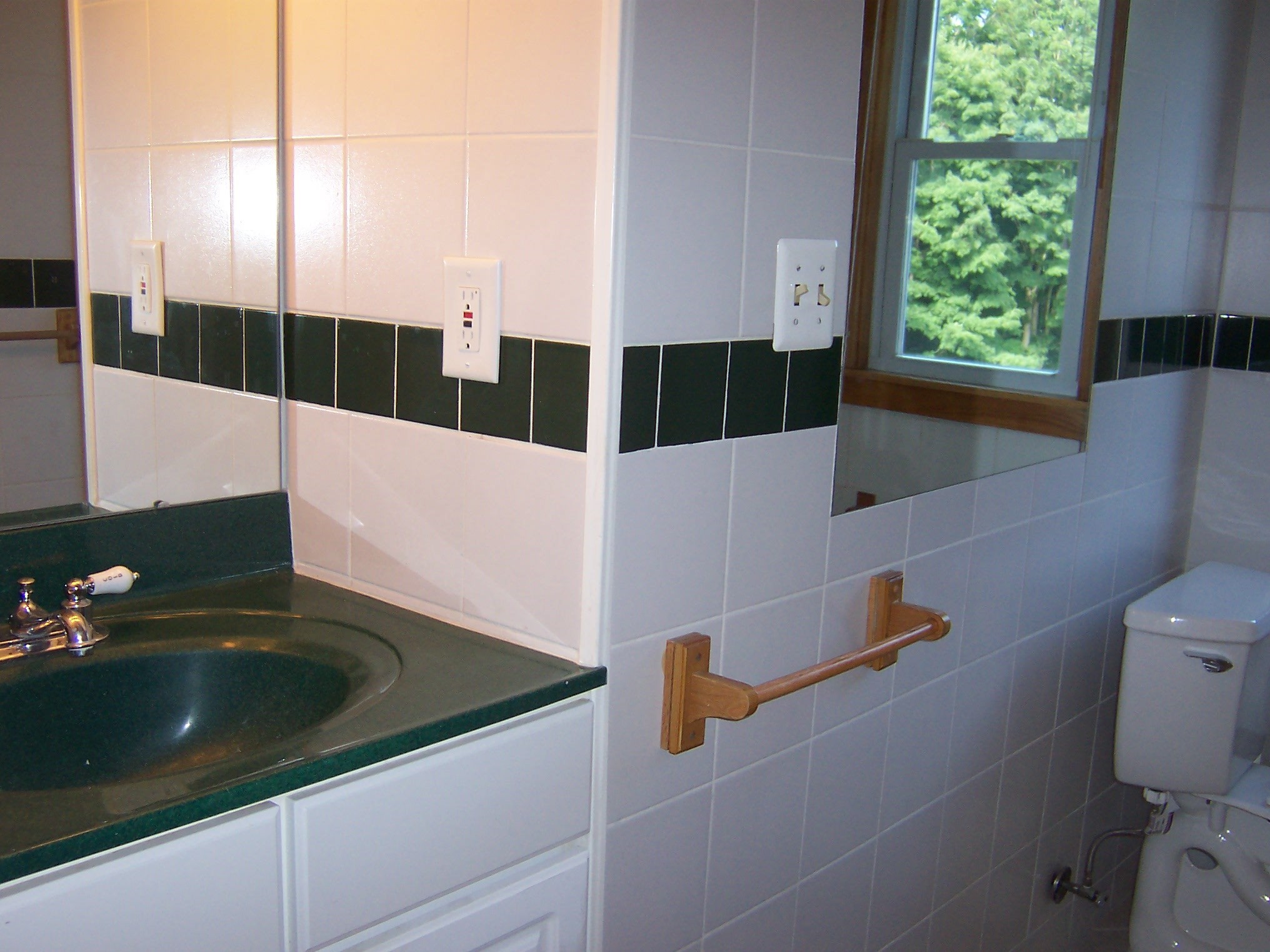 221 Main St # A Property Photo 7