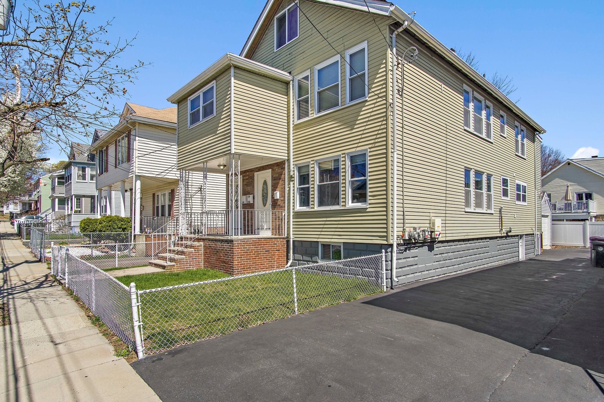 24 Englewood Ave # 24a Property Photo 2