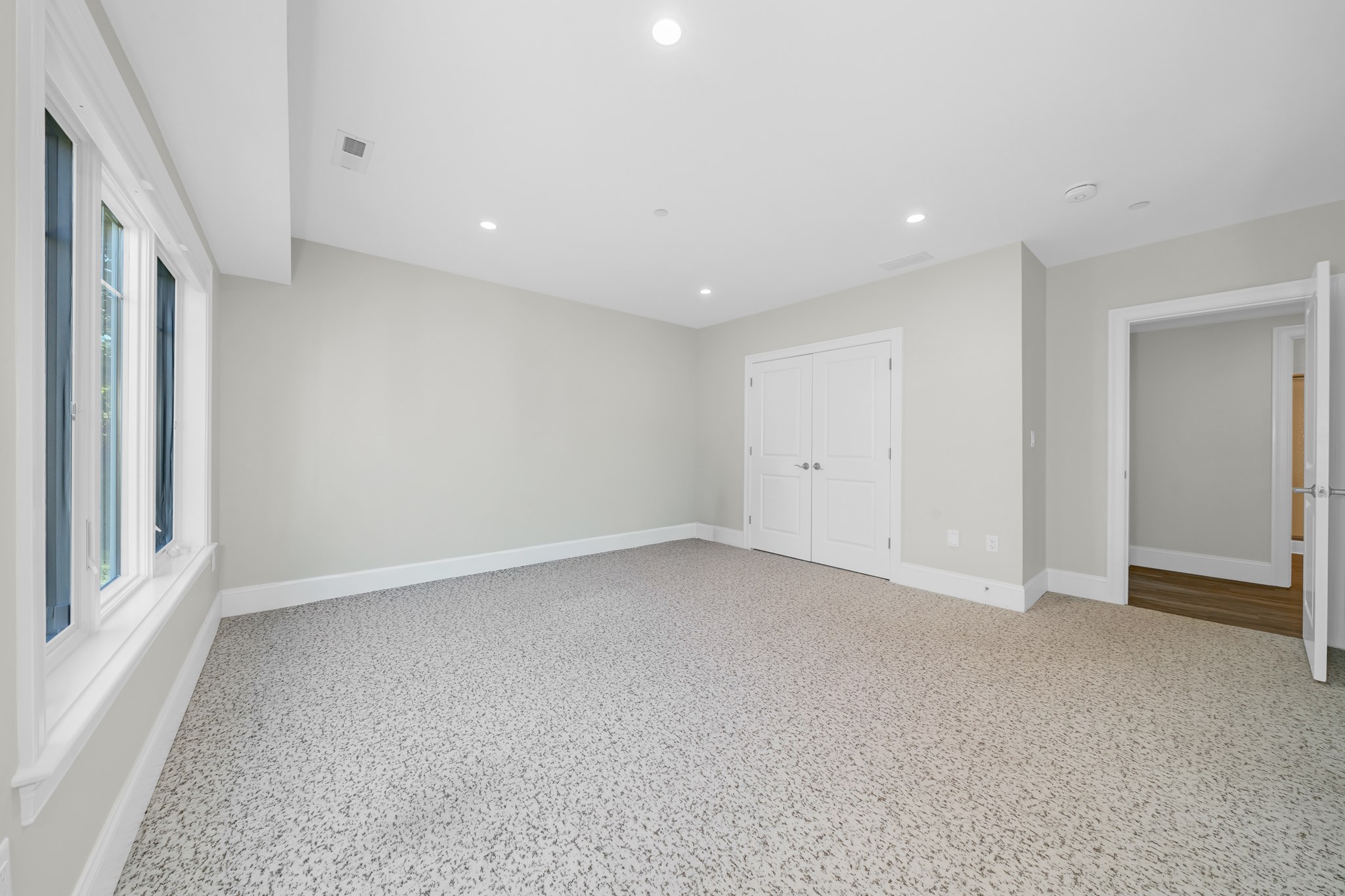 10 Robert Dr # 10 Property Photo 29