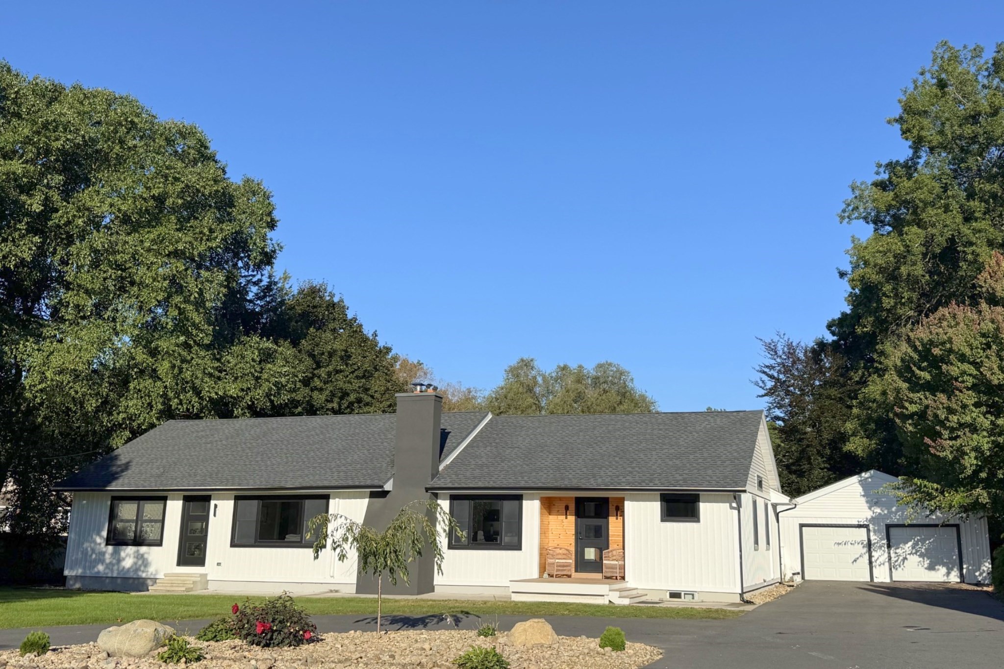 681 Center St Property Photo 1