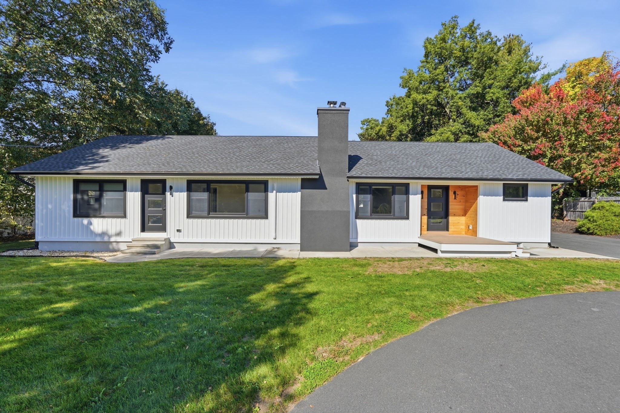 681 Center St Property Photo 1
