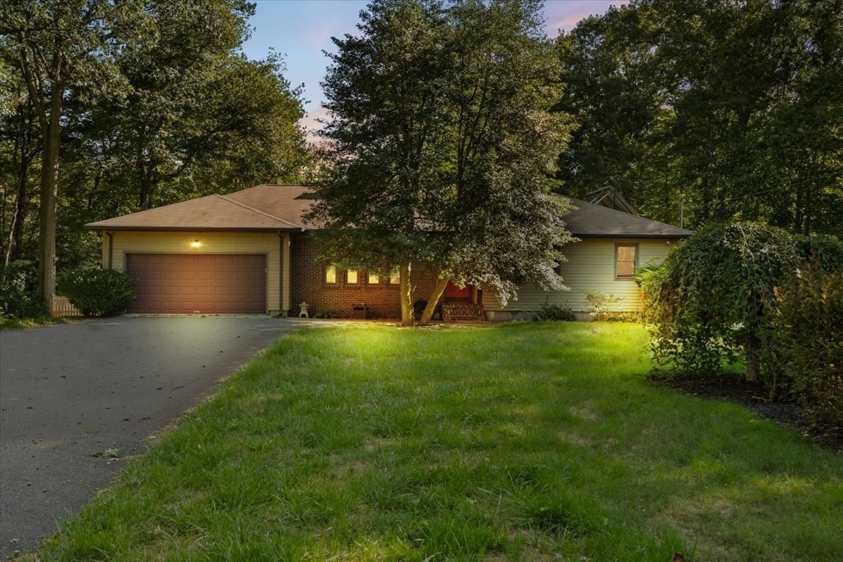 95 Christopher Cr Property Photo 1