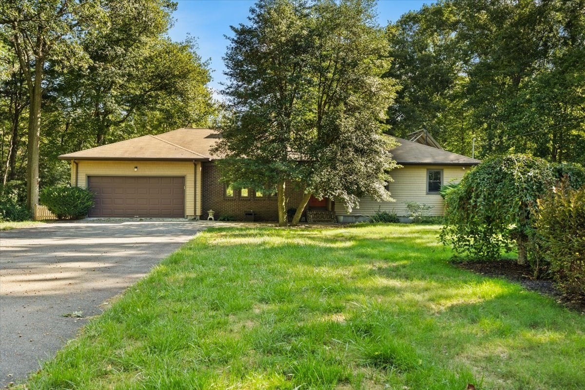 95 Christopher Cr Property Photo 2